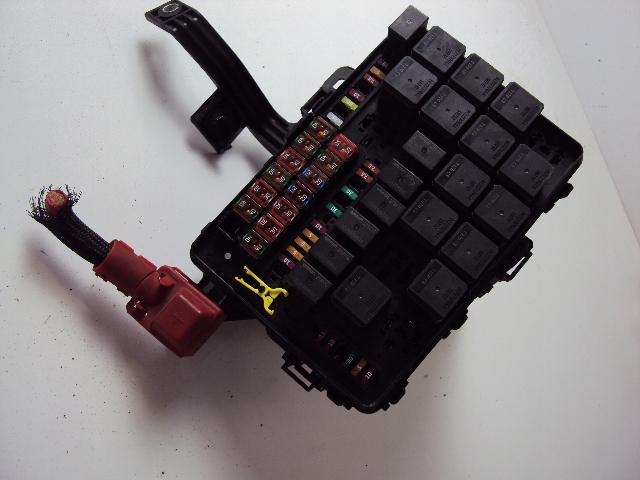 SKRZYNKA BEZPIECZNIKÓW MASERATI QUATTROPORTE VI FL Typ samochodu Samochody osobowe