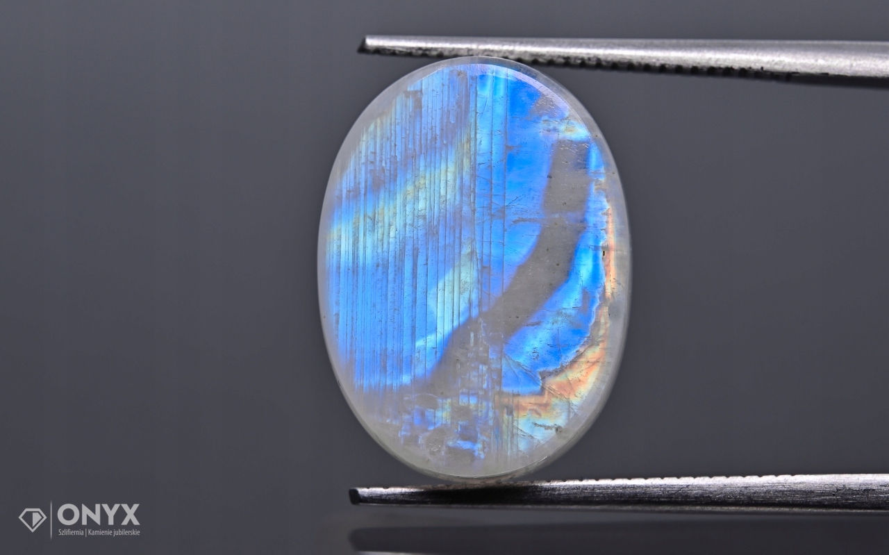 Měsíční kámen mělký ovál 16x11,5 mm