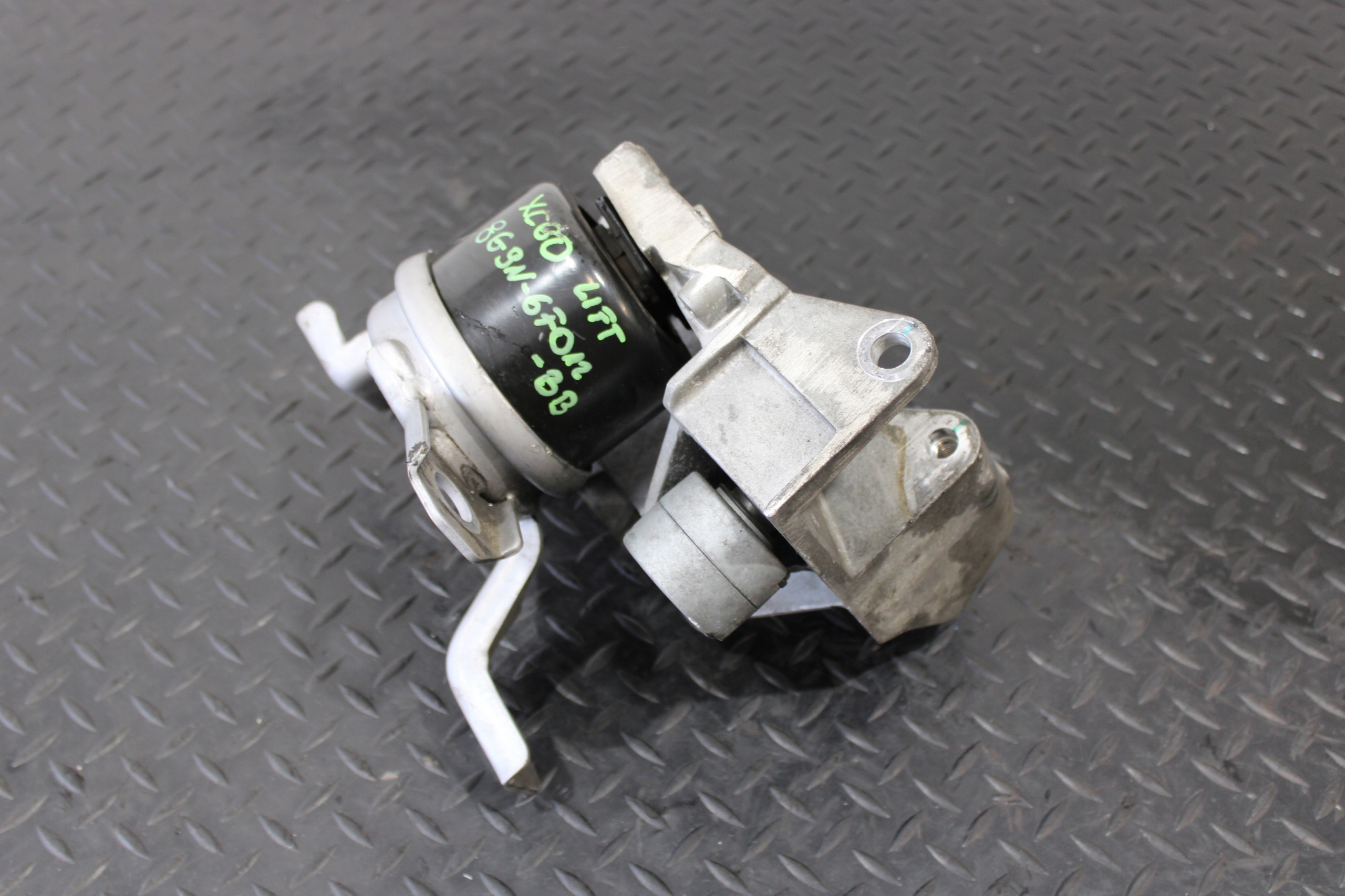 engine mount VOLVO XC60 LIFT 8G9N-6F012-BB