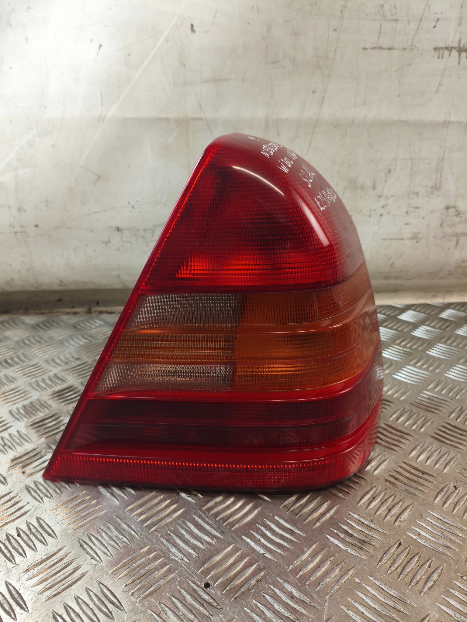 light right rear part MERCEDES W202 202 820 02 64 R