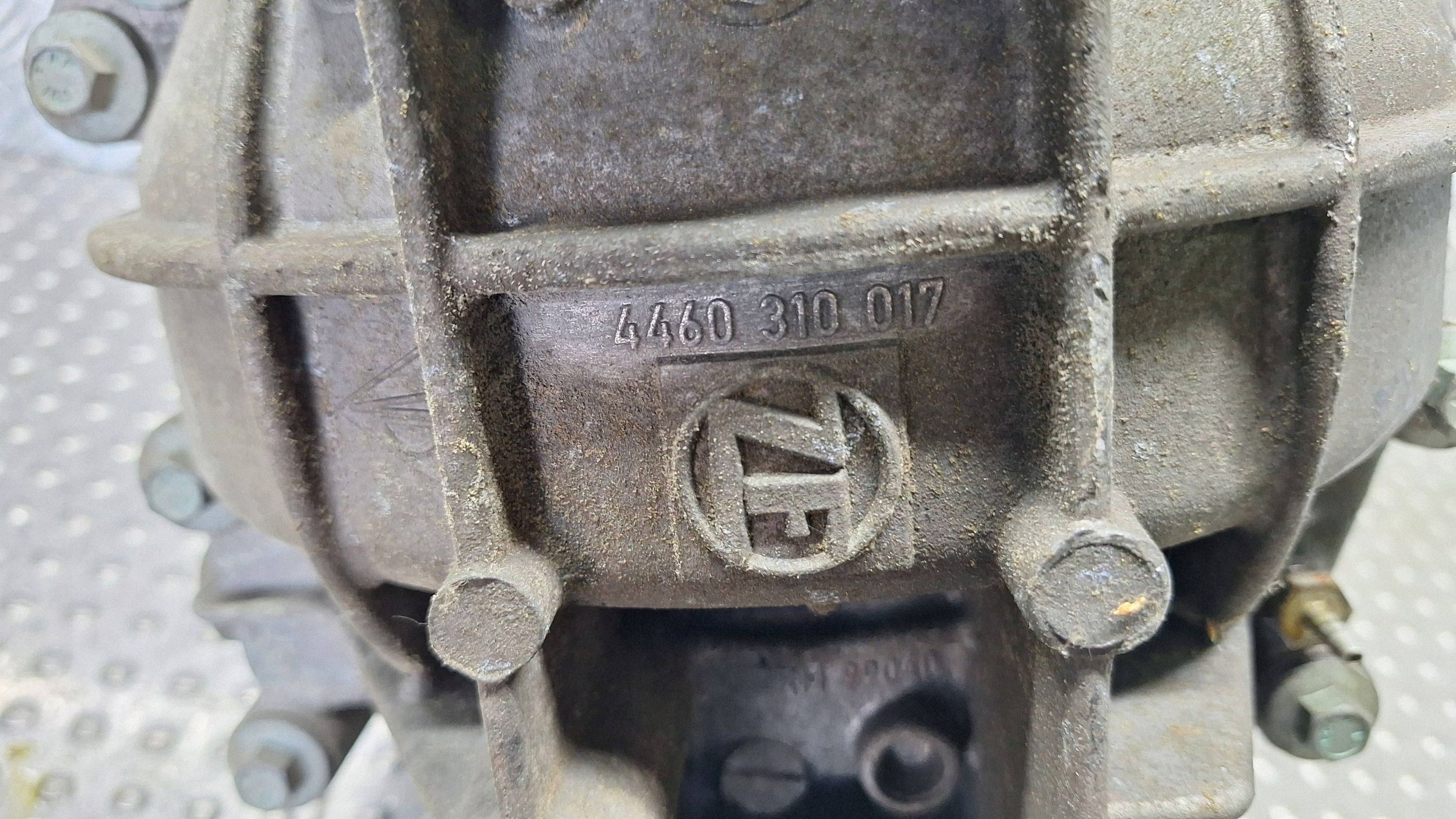 differential diff rear part GLU 0AC525015J PORSCHE CAYENNE S 7L 4.5 B
