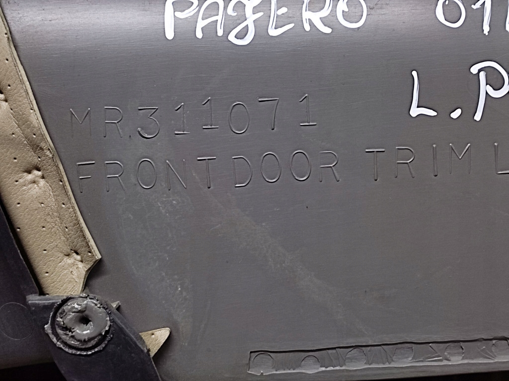 MITSUBISHI PAJERO 3 upholstery door left front