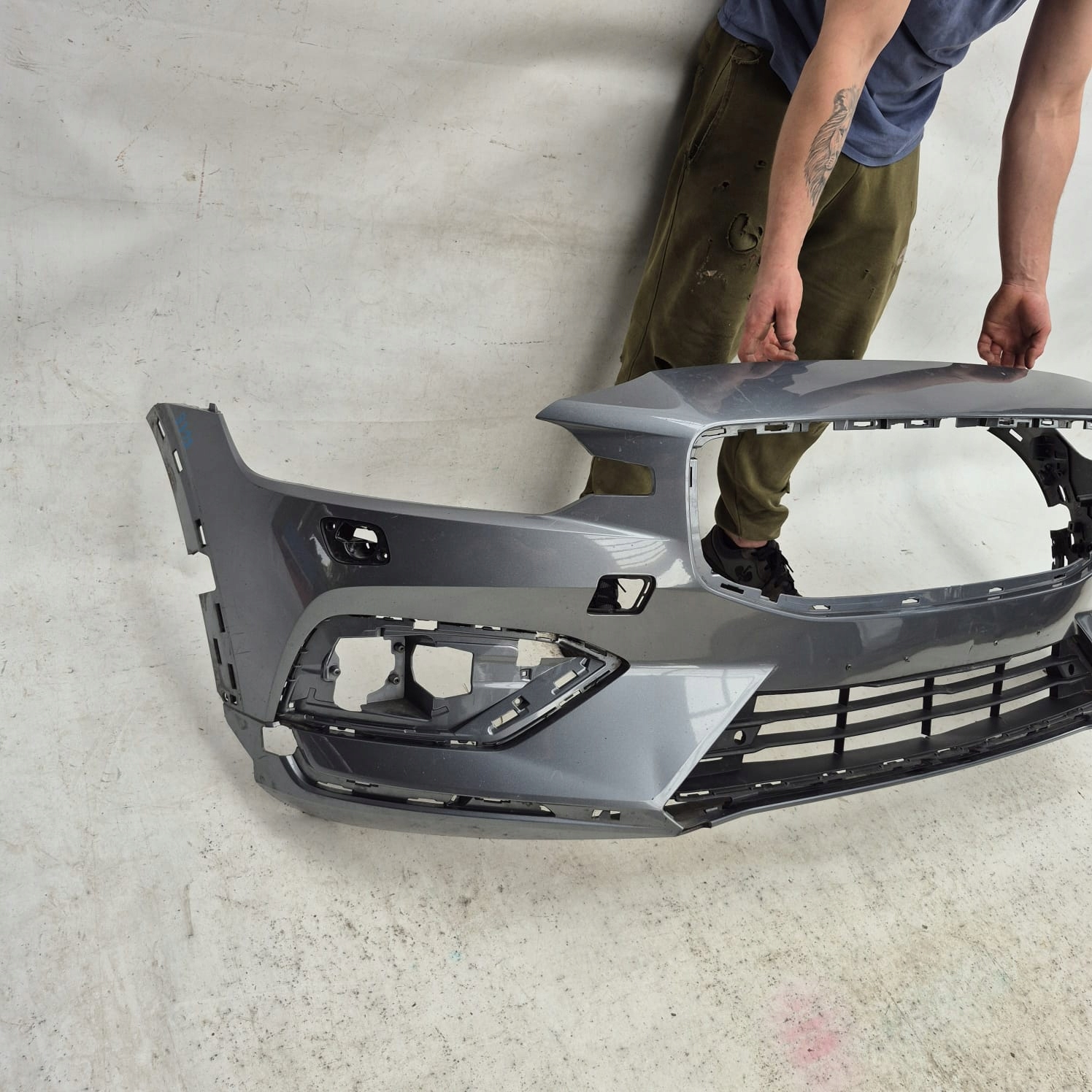 VOLVO V60 II CROSS COUNTRY 18- bumper front front PDC SPR 31690589