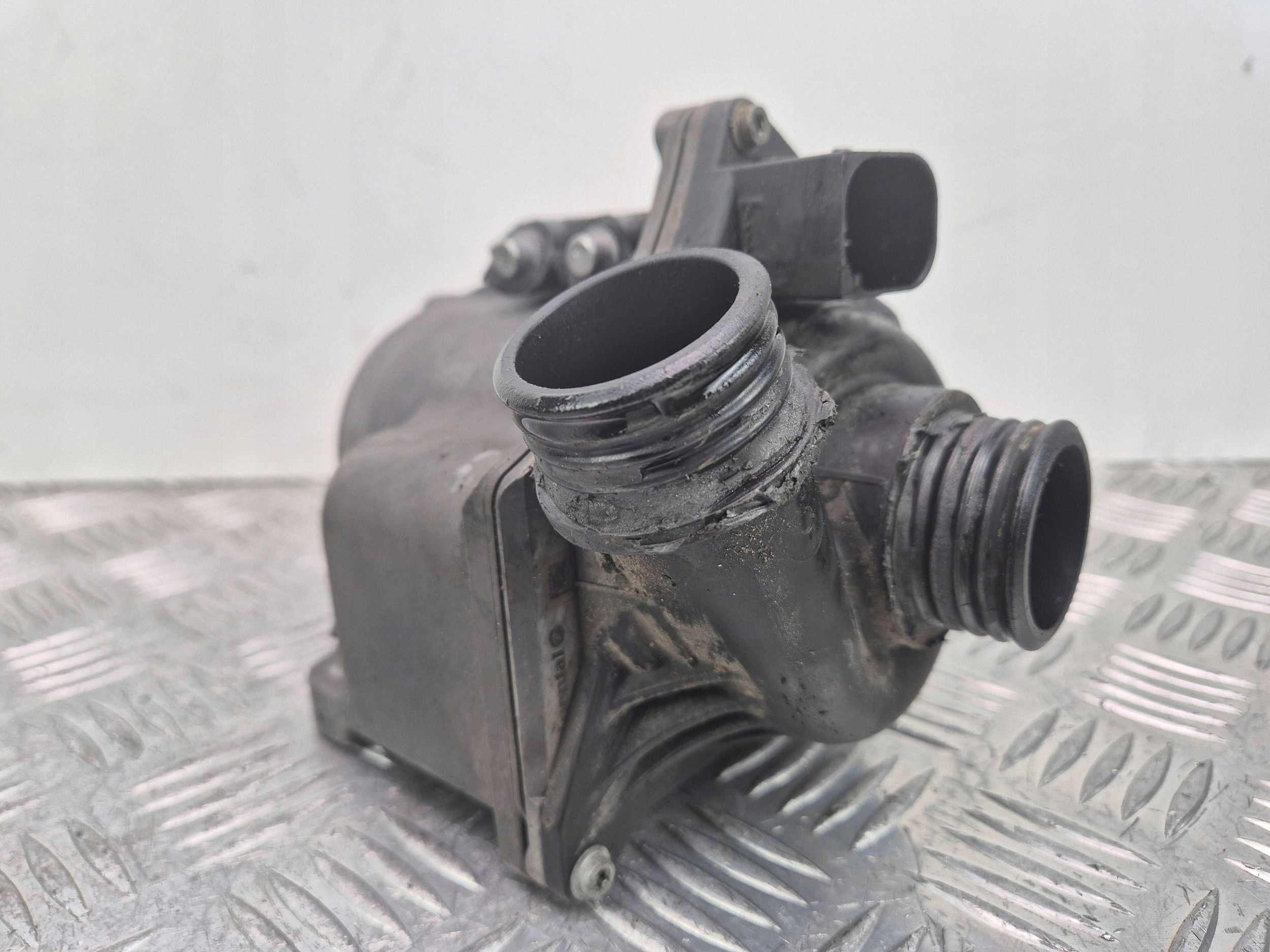 BMW X5 E70 xDrive 40i N55 water pump 7632426