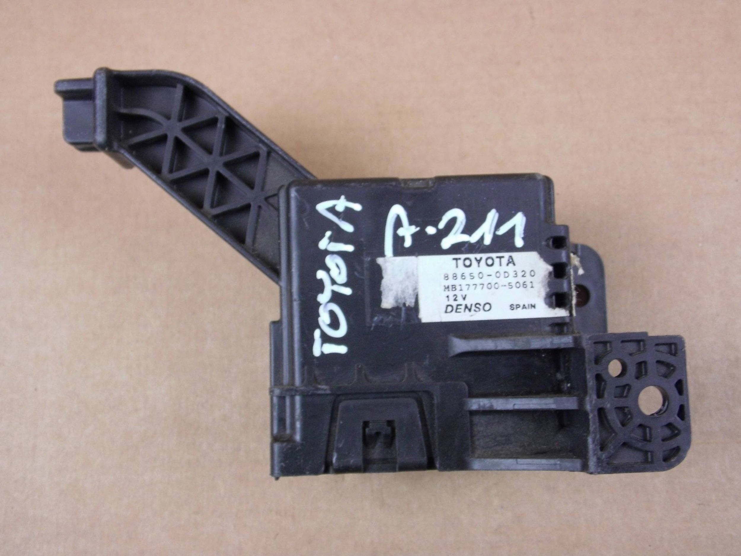 Toyota Yaris III module computer control unit of the air conditioning 88650-0D320