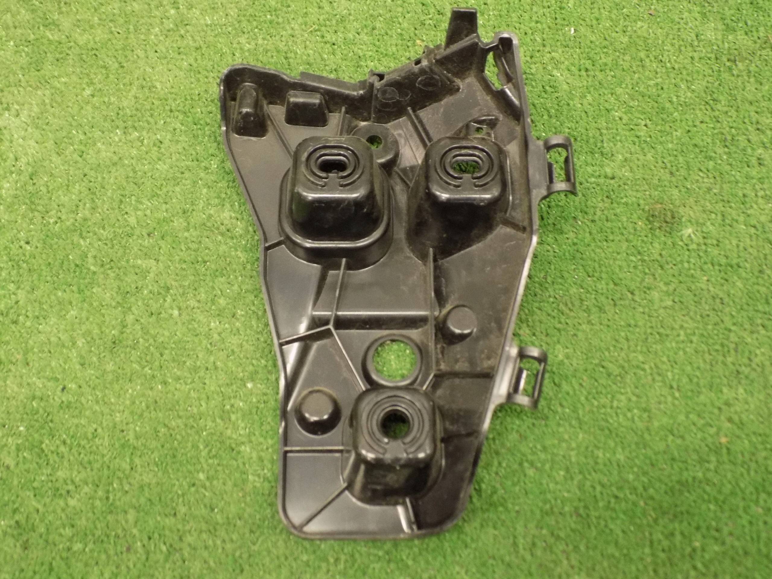 BMW X1 U11 bumper bracket left 9883541