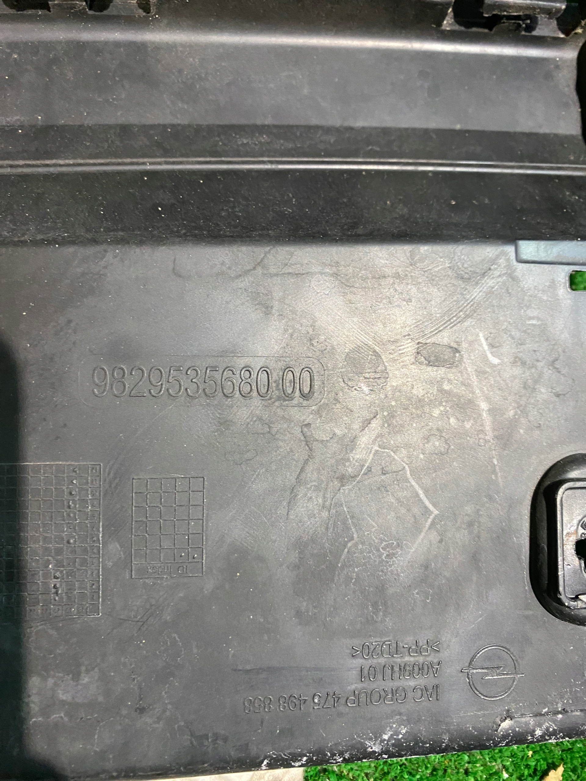 pillar of a bumper front upper OPEL CORSA F