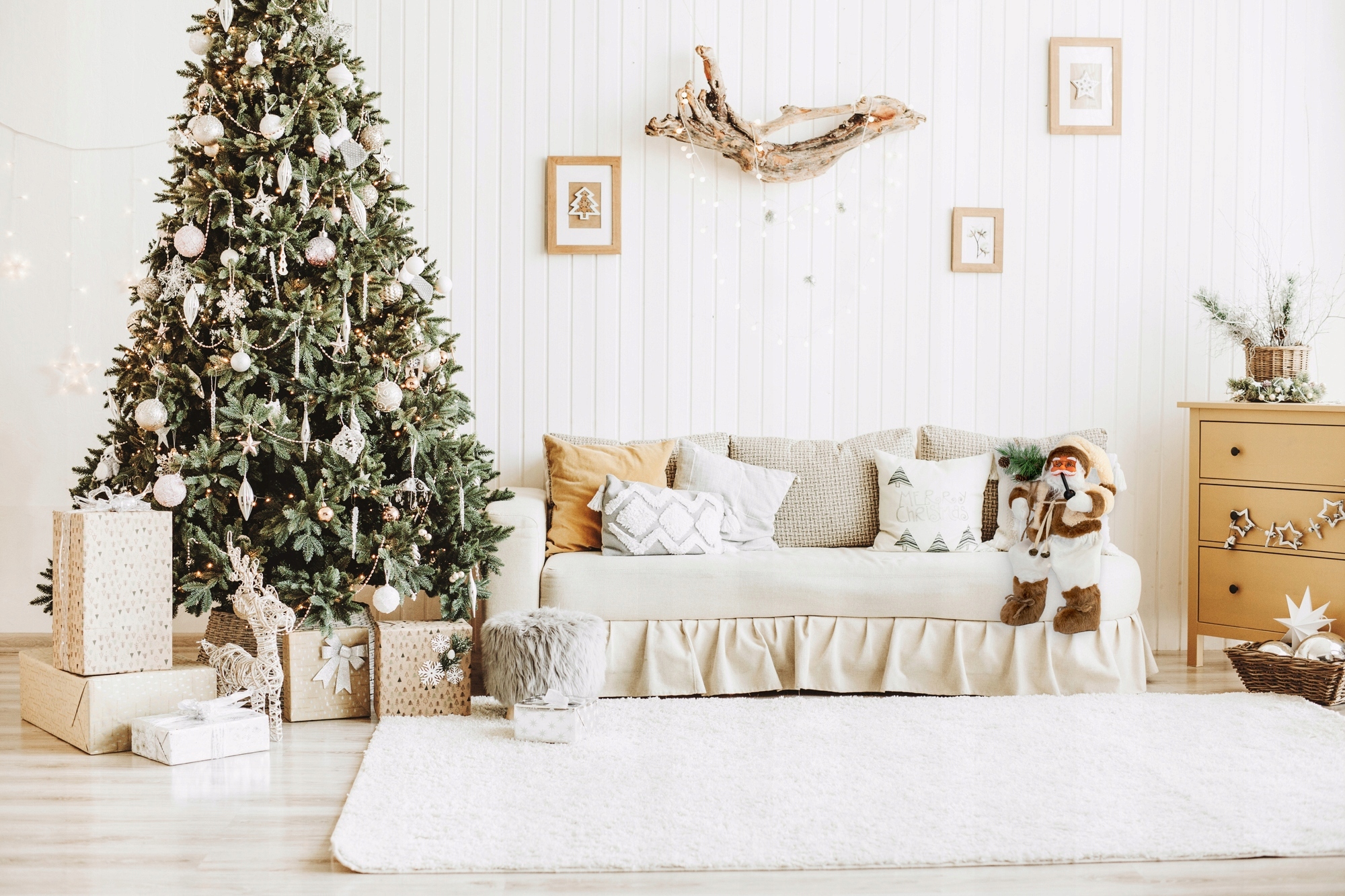 FIGURKA ŚWIĘTY MIKOŁAJ BEŻOWY OZDOBA PREZENT 44 CM Wysokość produktu 44 cm