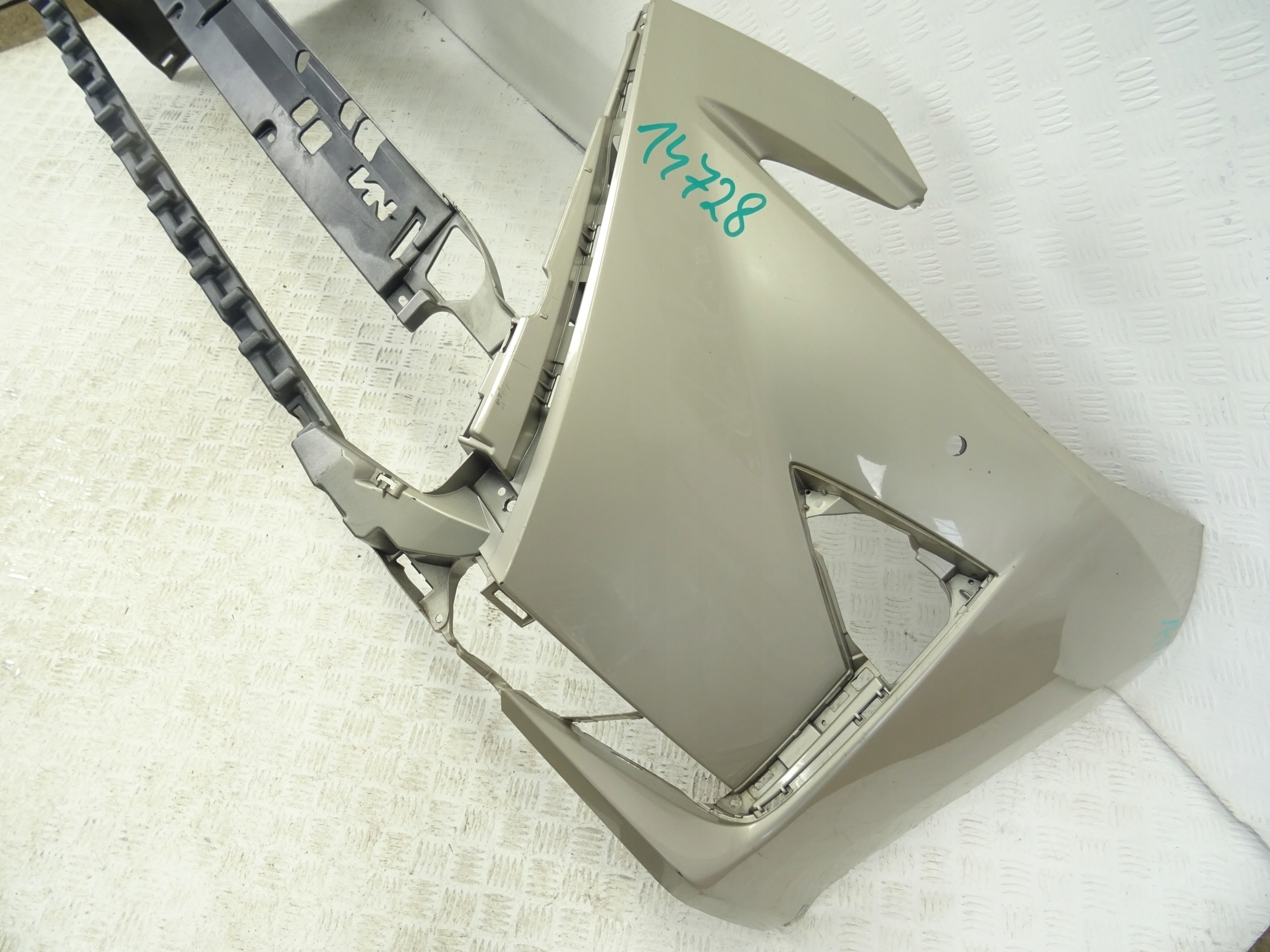 Lexus RX450H RX IV 4 15- bumper front