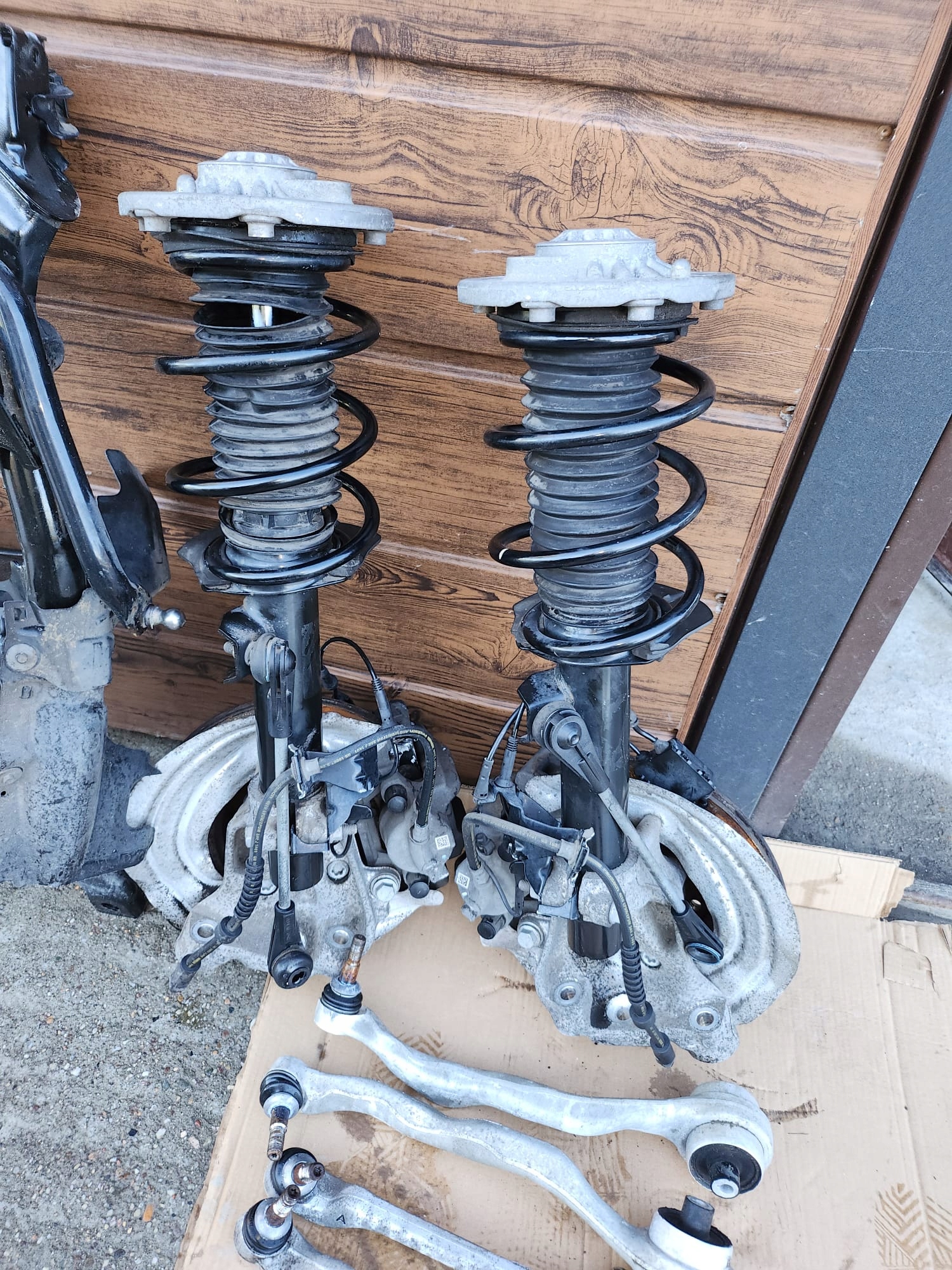 BMW 3 F30/F31 6867735-03 MCPERSON PRAWY LEWY Producent części BMW OE