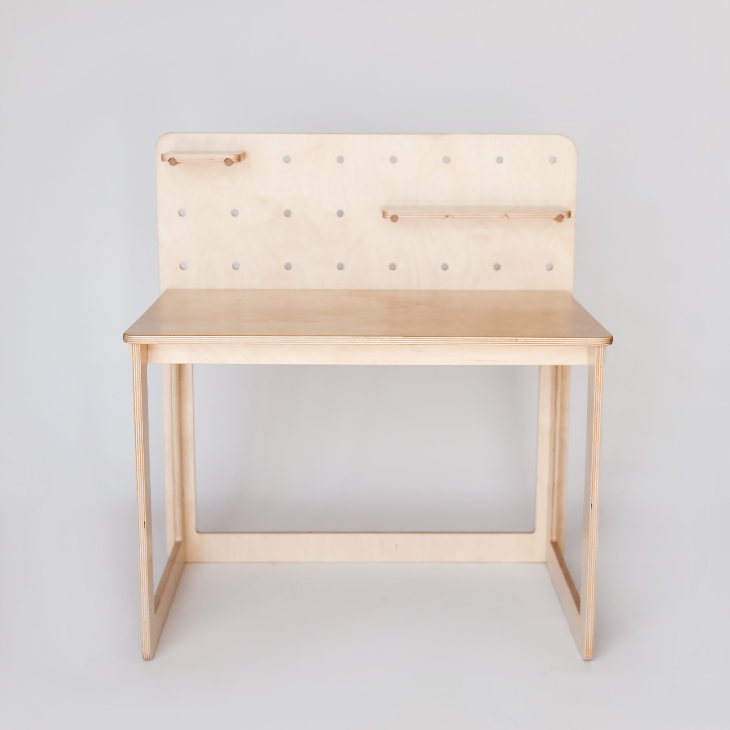 Biurko stolik z półkami montessori