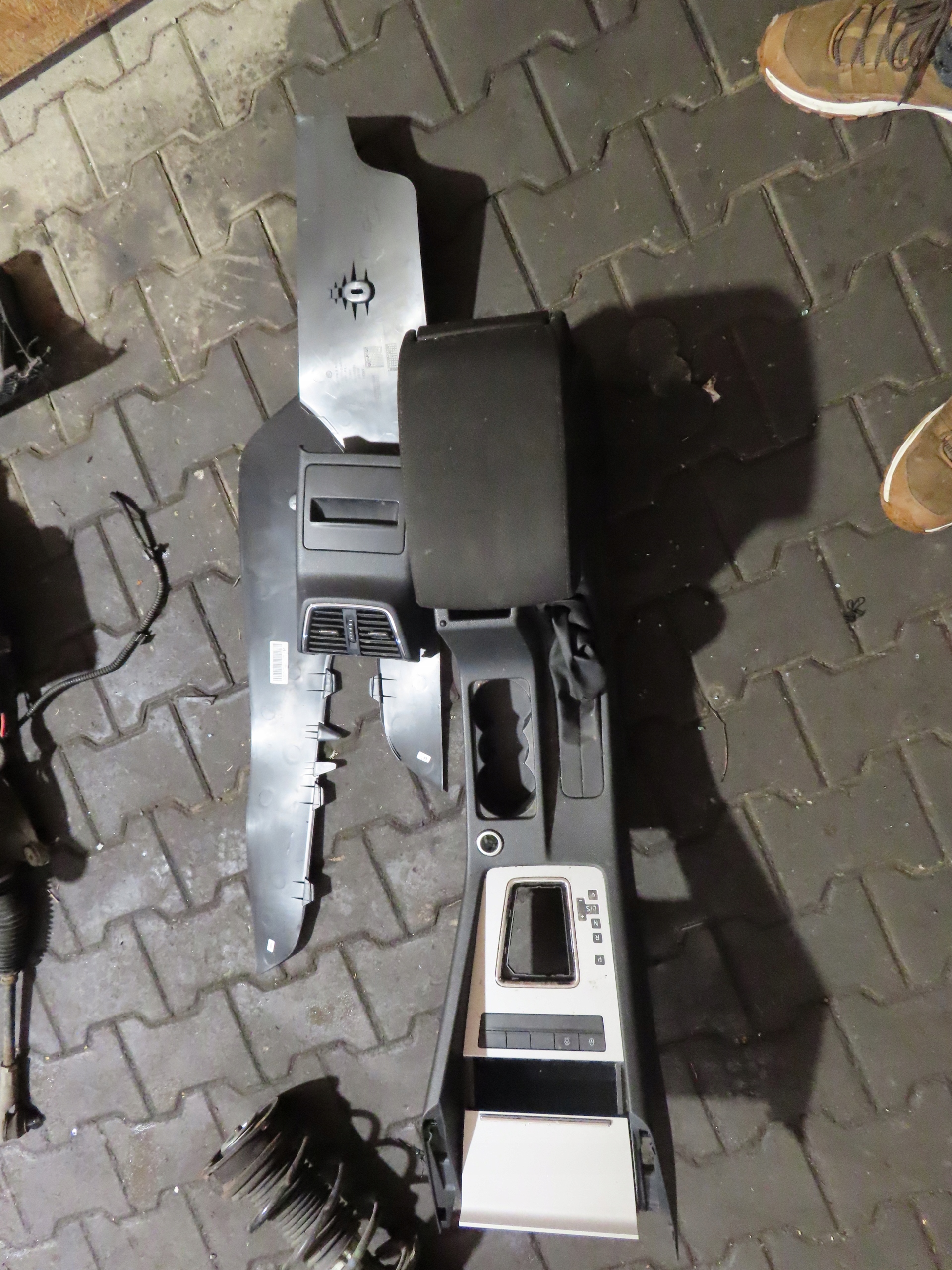 Skoda Octavia III Tunel środkowy podłokietnik