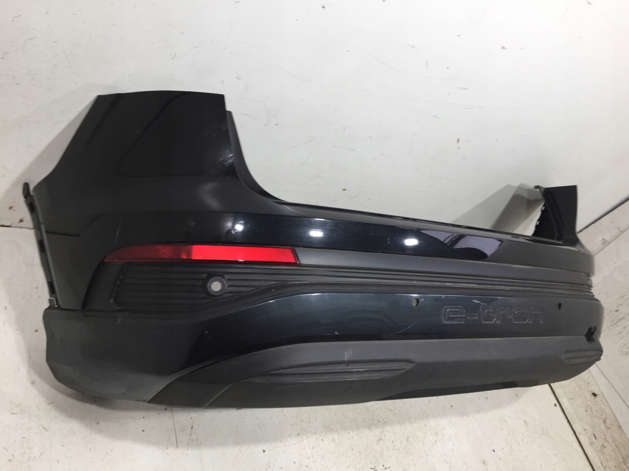 AUDI Q4 e-tron ZDERZAK TYŁ ORG !!! 89A807301A Strona zabudowy tył