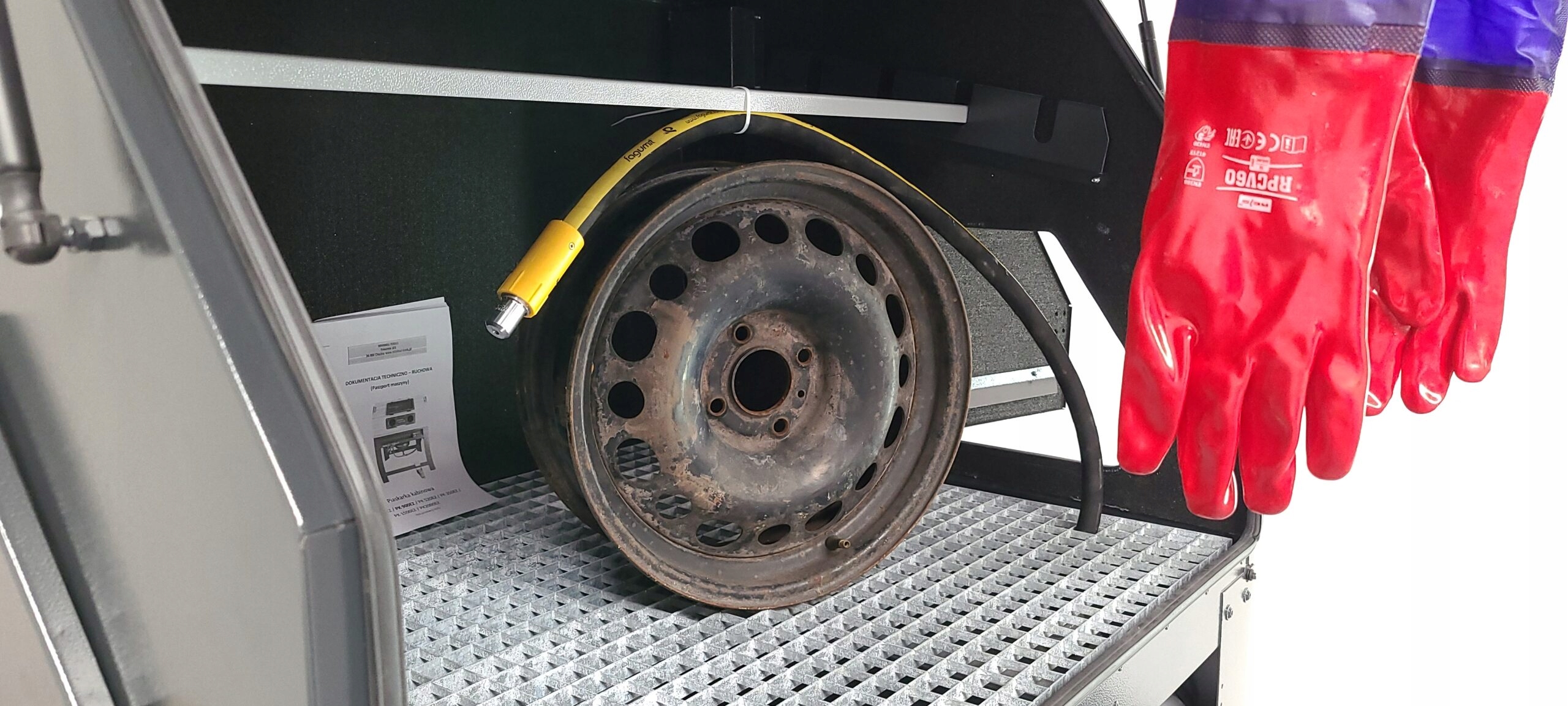 PIASKARKA KABINOWA 900L CIŚNIENIOWA PK900EZ Z ODPYLACZEM Marka MINIMAL TOOLS