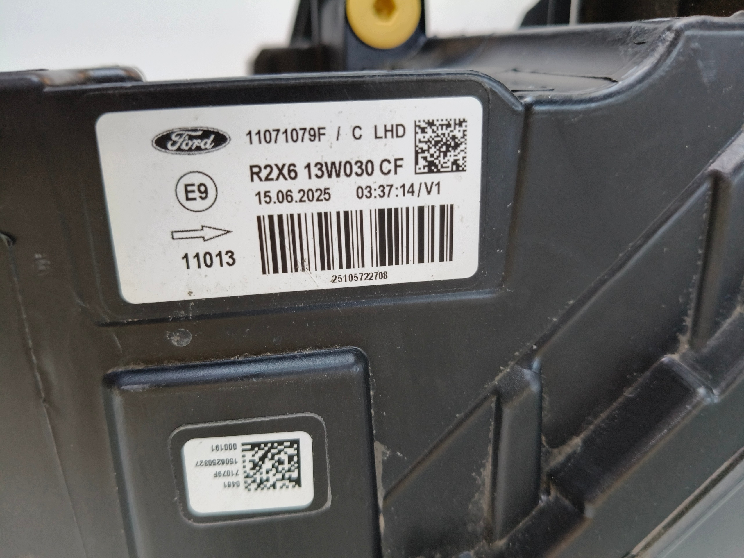 light left REFLEKTOR FORD TRANSIT COURIER 24