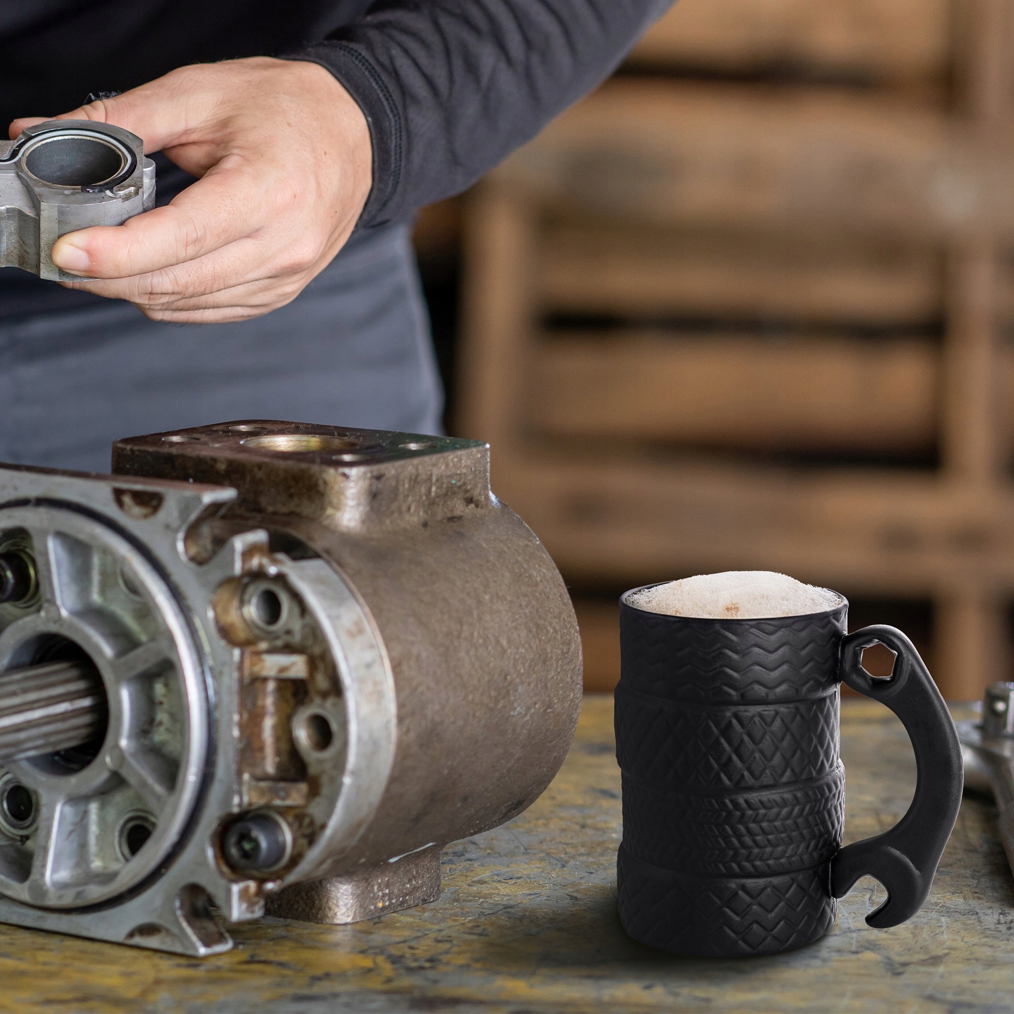 KUBEK OPONY Z KLUCZEM KUBKI DO KAWY PREZENT DLA MECHANIKA TATY KIEROWCY TIR EAN (GTIN) 5903981090488