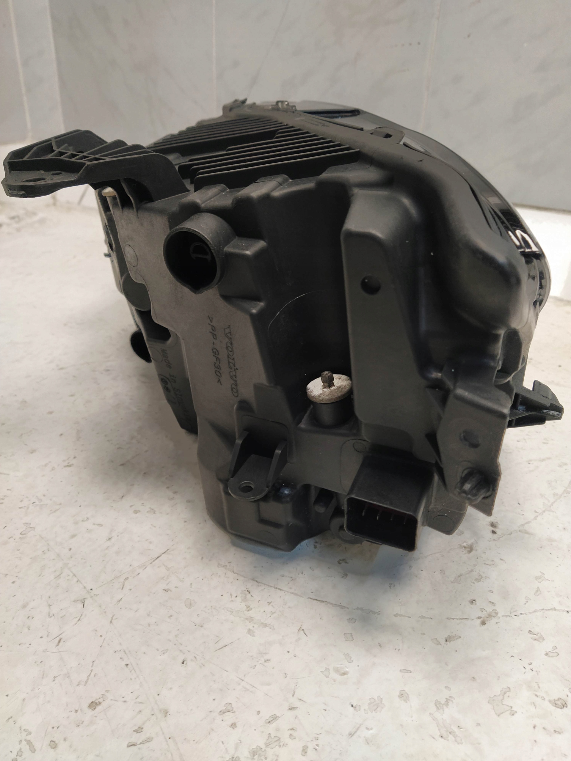 VOLVO XC60 II REFLEKTOR light front right LED MID complete control unit