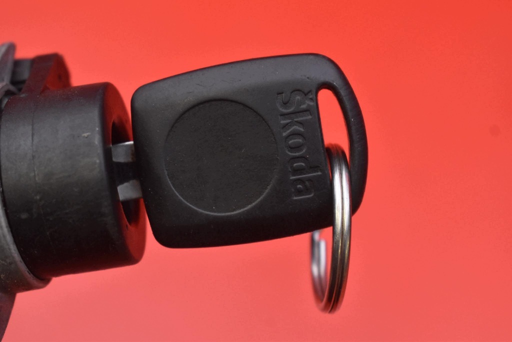 ignition key 4B0905851C SKODA ROOMSTER 1.4 TDI 80 KM 06-10