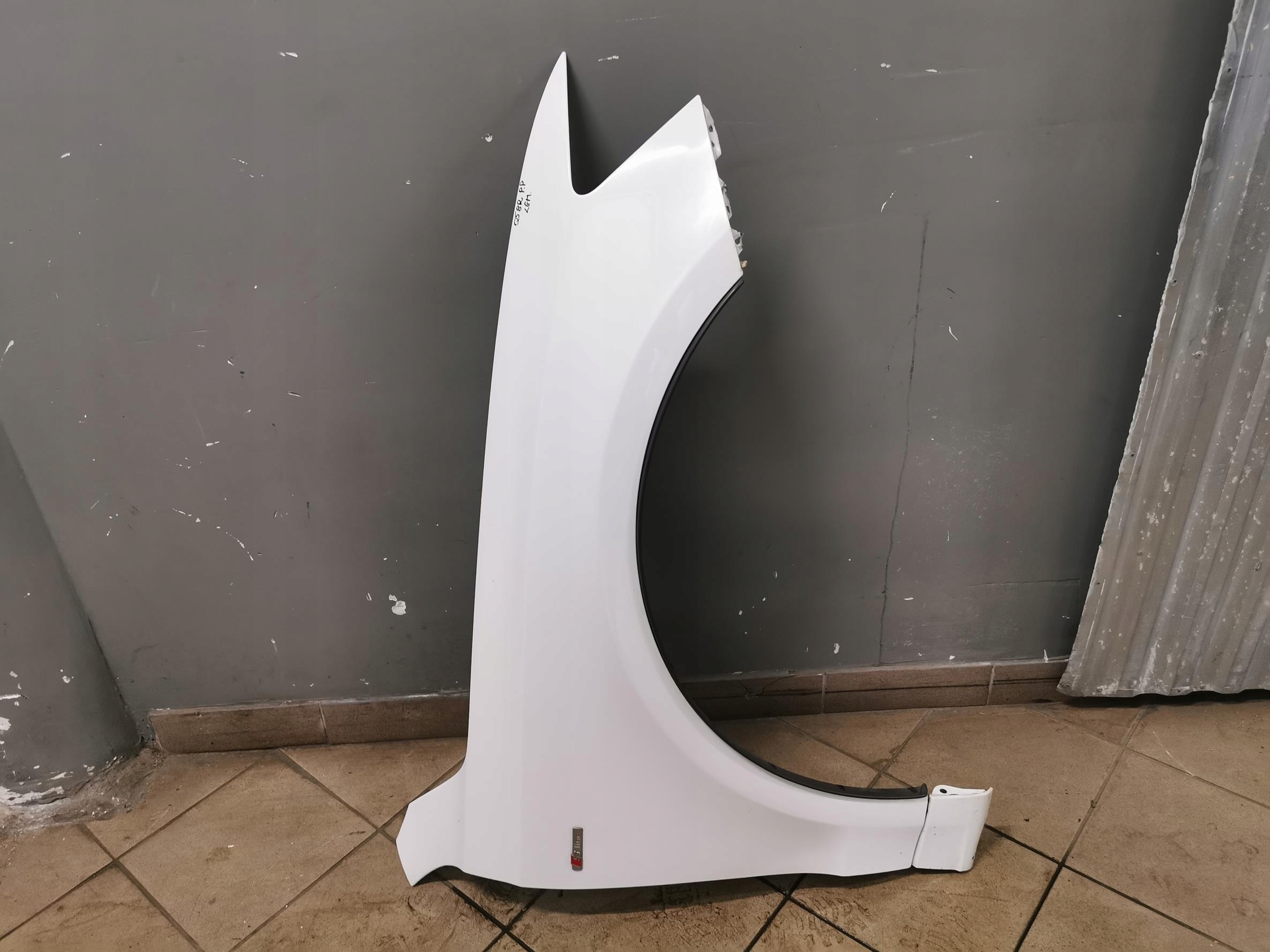 BŁOTNIK PRAWY PRZÓD S-LINE AUDI Q5 8R LY9C 08-13