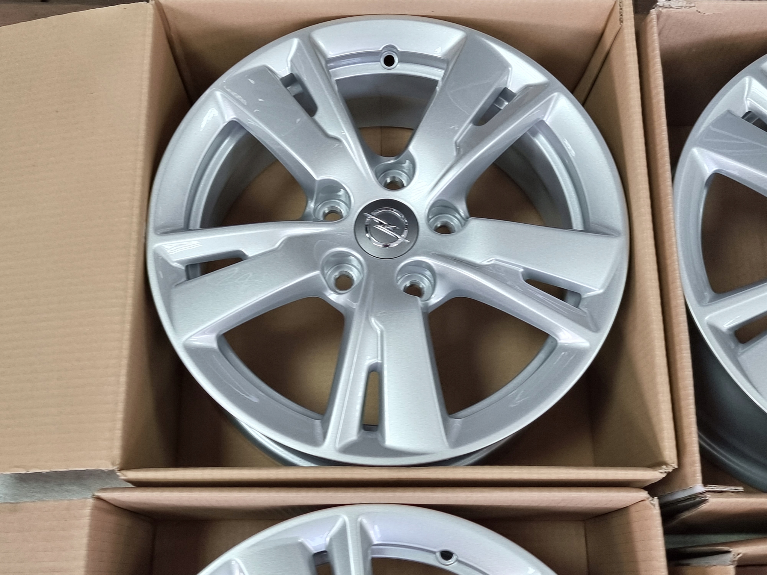39098759 / 13472457 Opel Insignia B 16 CALI 5x115 Producent felg Opel OE