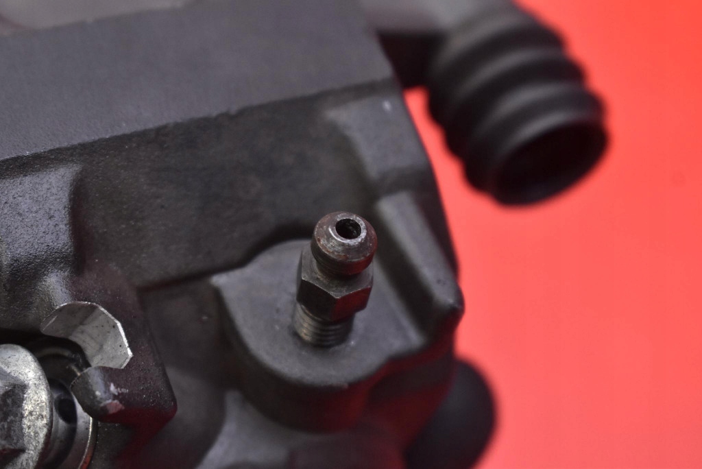 caliper brake left rear part SUZUKI GSXR 1000 K7 185KM 07