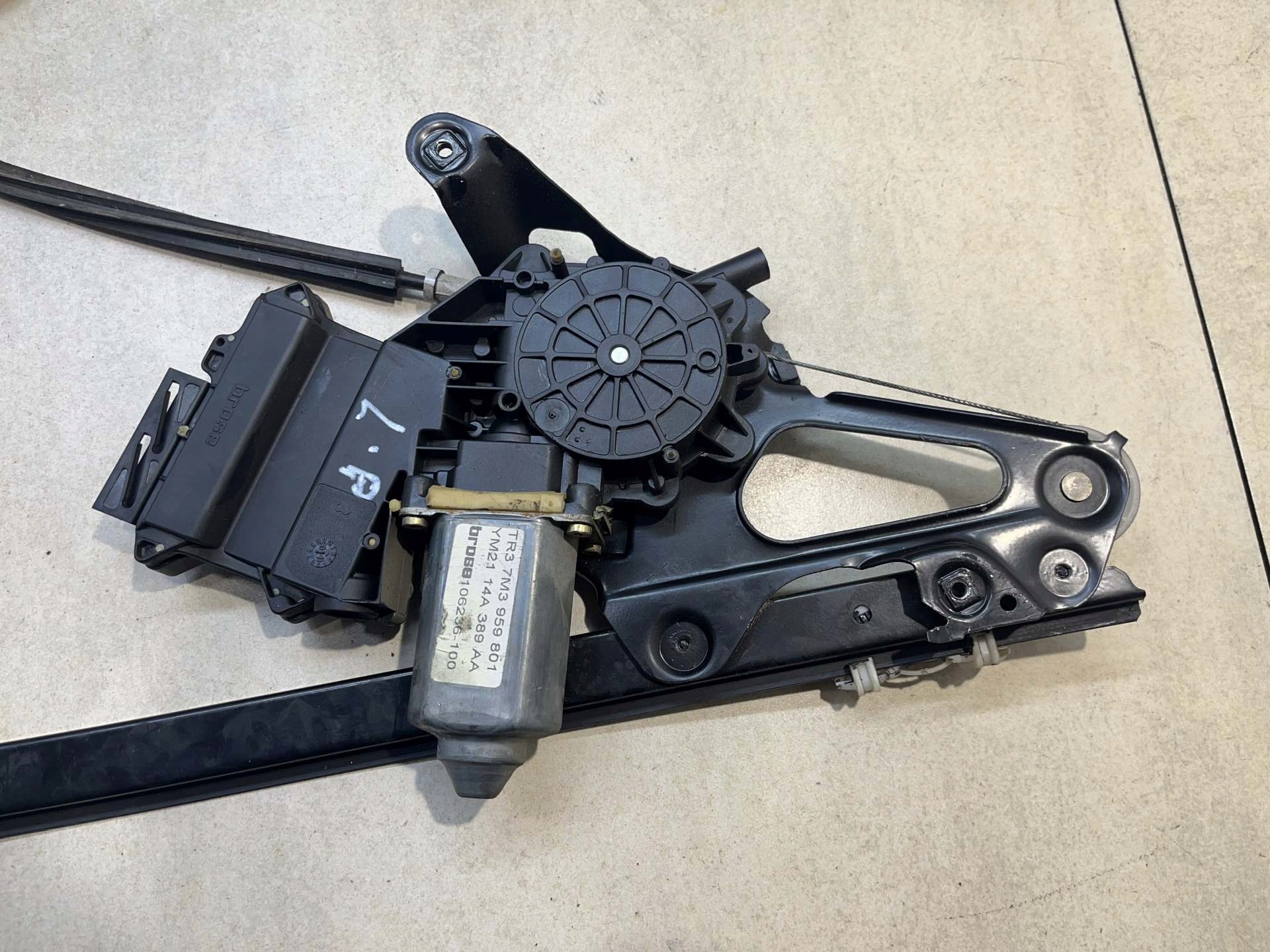 window regulator left PZOD GALAXY 1.9 TDI FL TR37M3959801