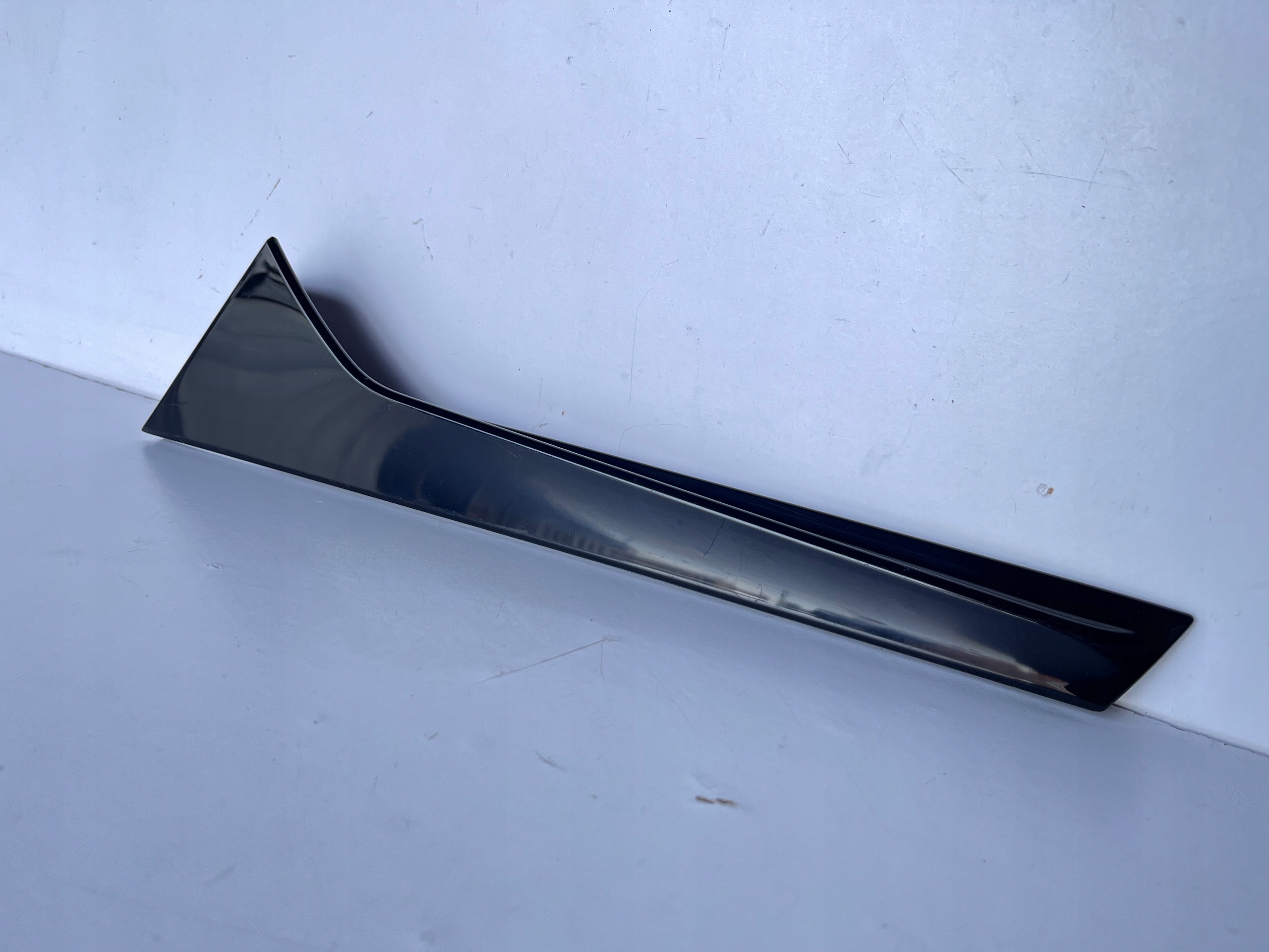 83A854871 - Накладка спойлера багажника ліва AUDI Q3 83A