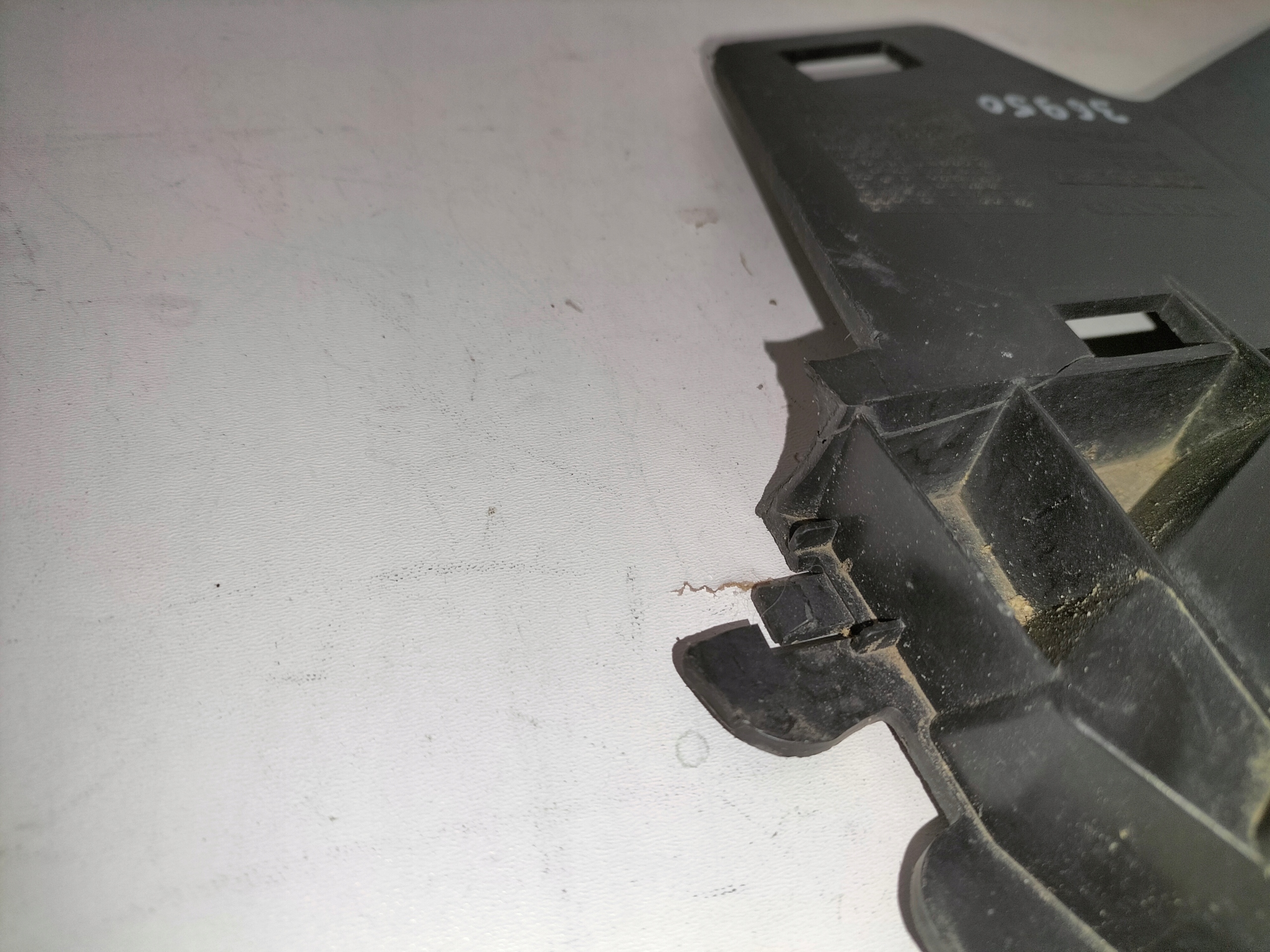 support holder below lampe front left VOLVO S80 II V70 06-13