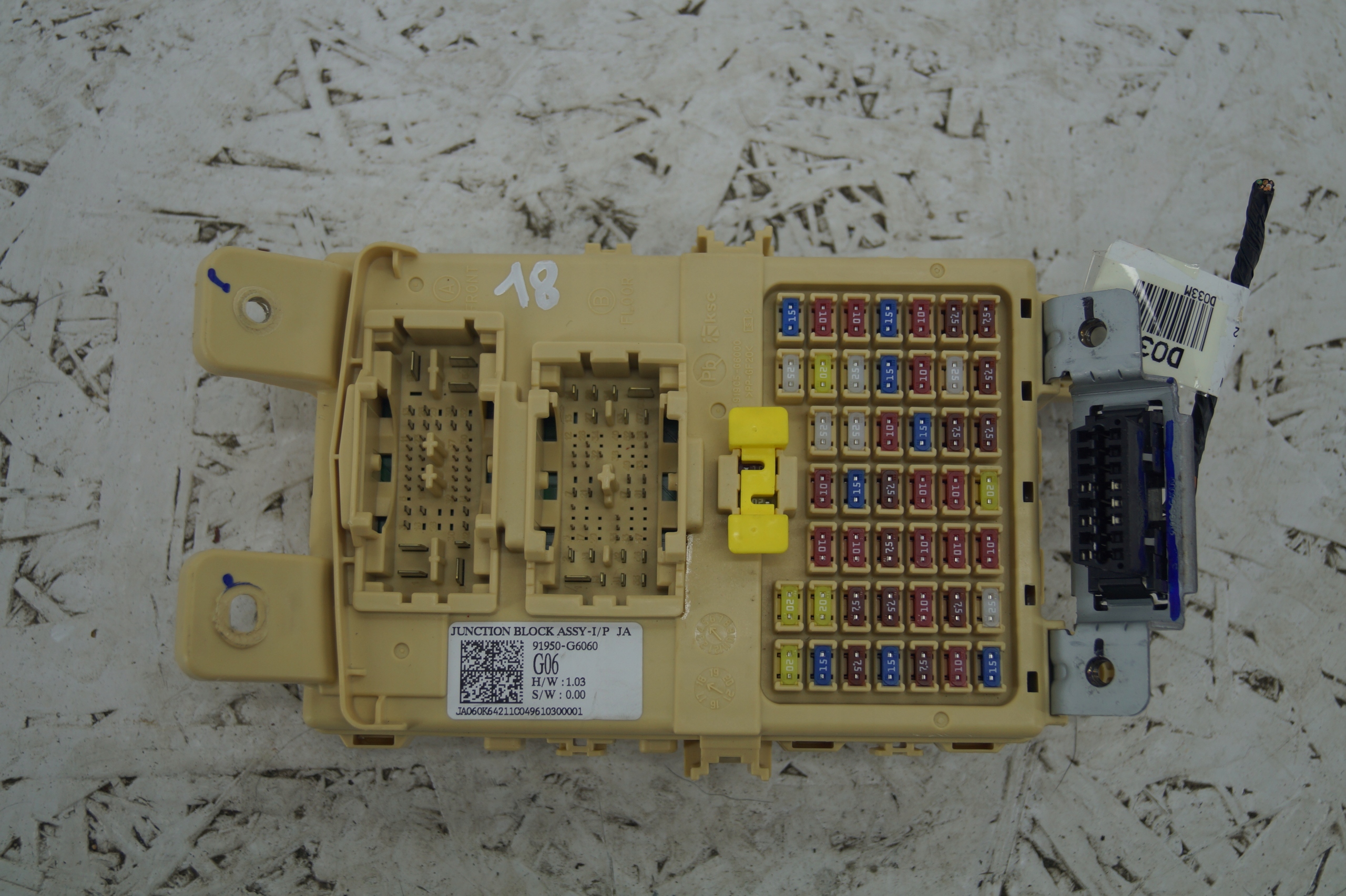 SKRZYNKA BEZPIECZNIKOW KIA PICANTO III 17