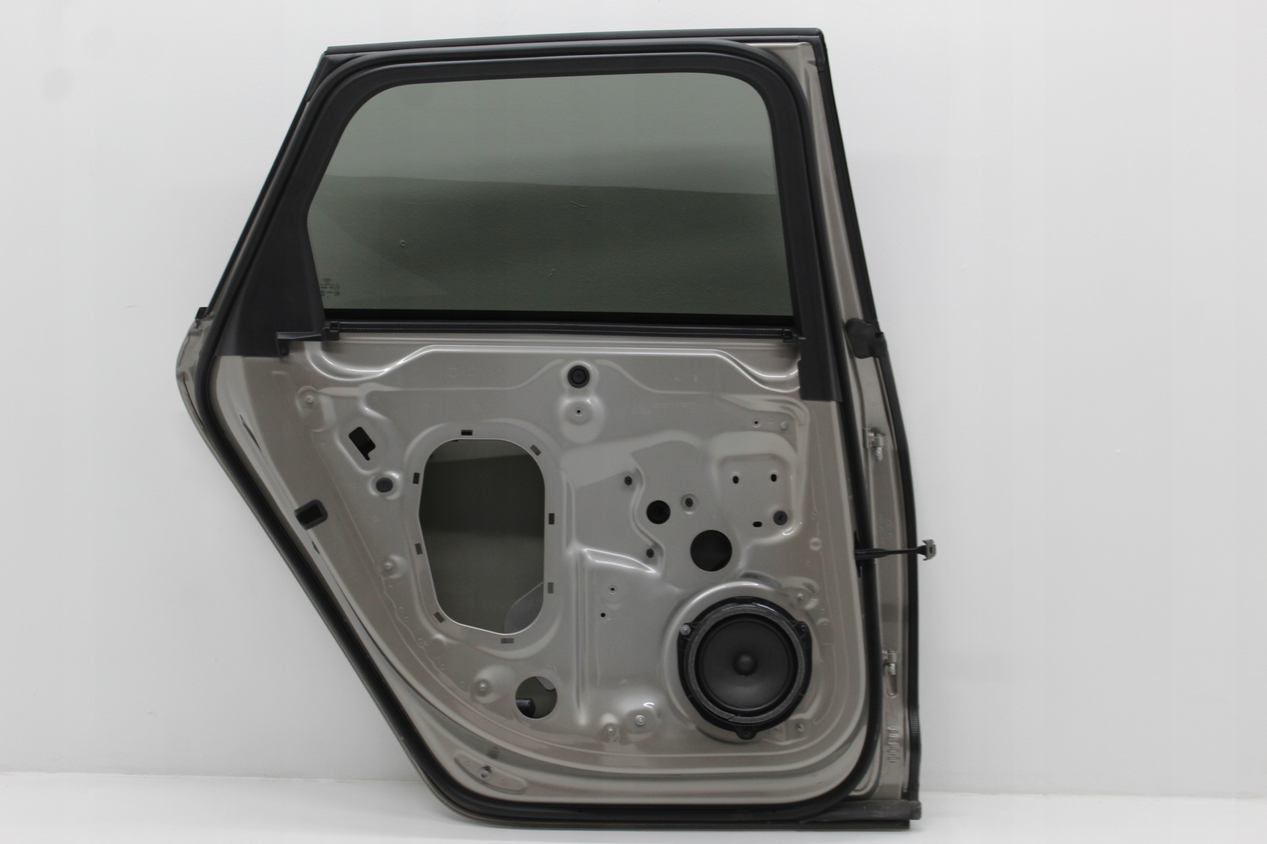 AUDI A6 C8 4K AVANT DRZWI TYŁ LEWE LZ1U Strona zabudowy tył - lewa