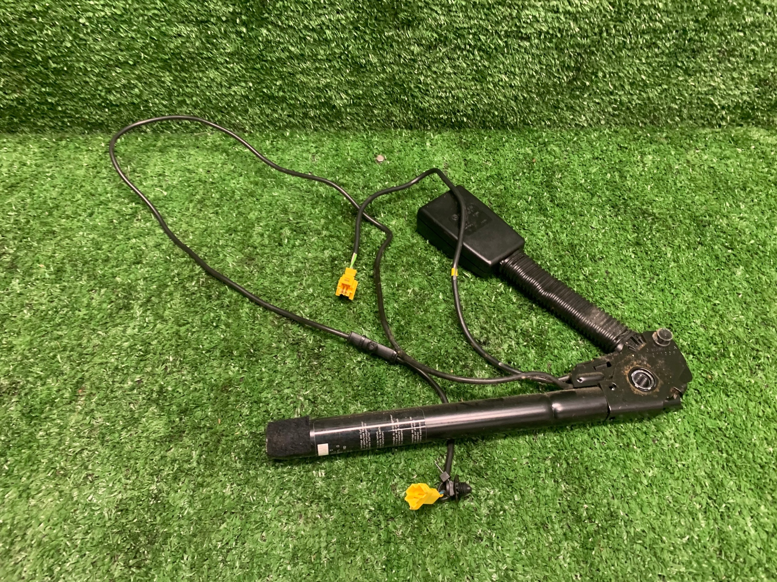 gurtstraffer gurtschloss links vorne MERCEDES E-klasse W211 A2118601969