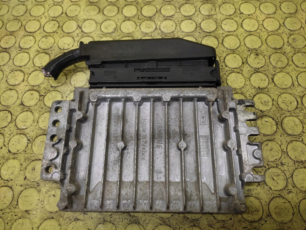 RENAULT CLIO II1.4 control unit of the engine 8200162378