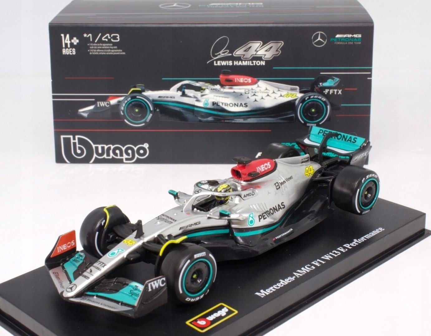 Bolid F1 Mercedes W13 Hamilton Přilba BBurago 1:43