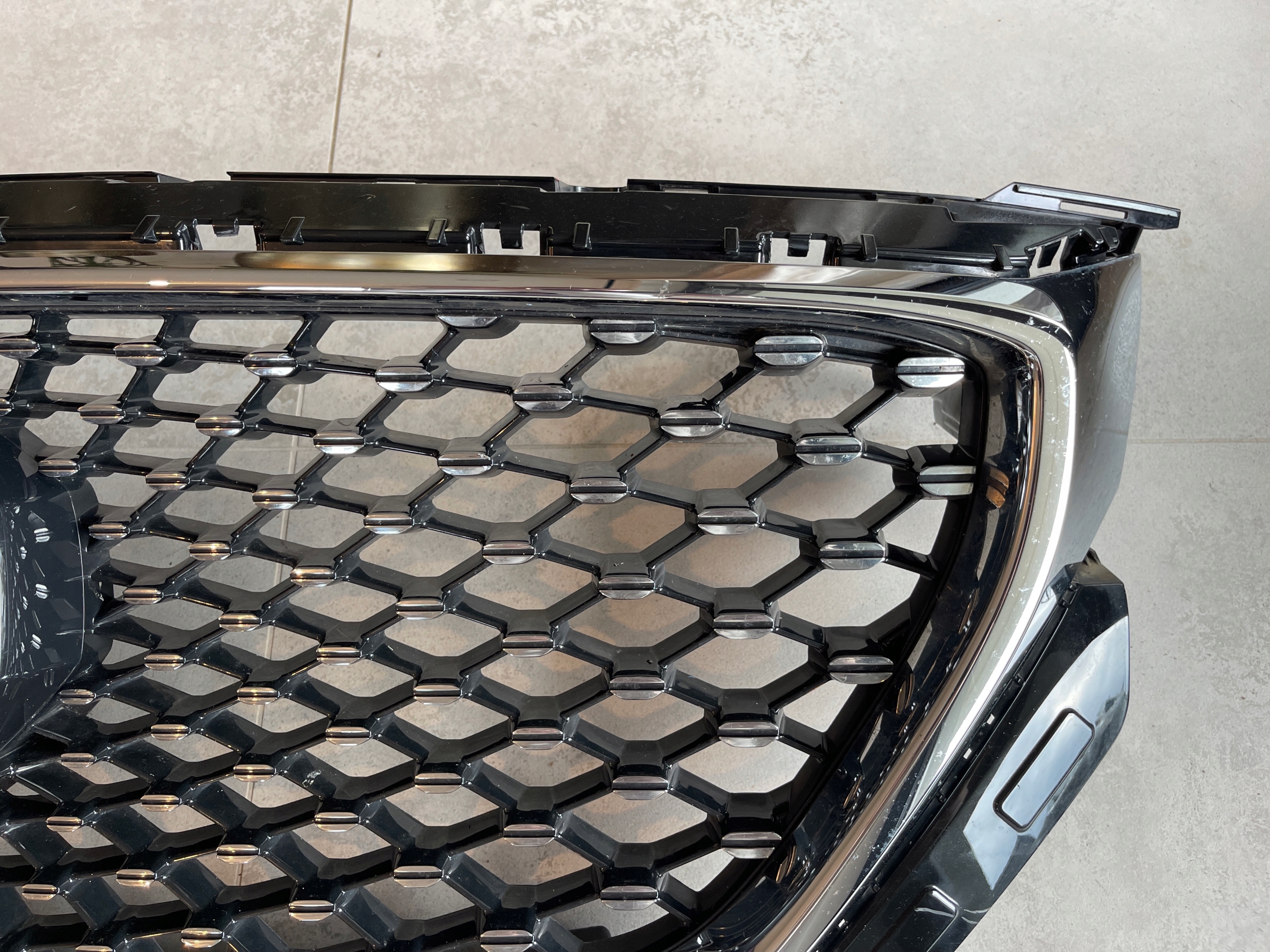 MG HS SUV ATRAPA CHŁODNICY GRILL KRATKA Z KAMERĄ 10021164 Typ samochodu 4x4/SUV Samochody osobowe