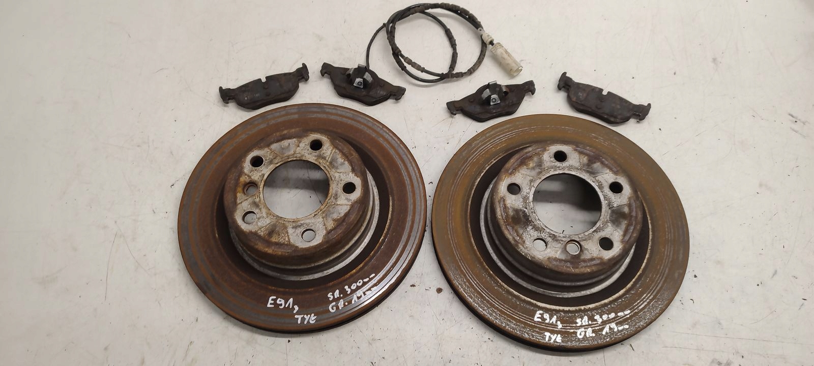 kotuče brzdové plotýnky záď BMW E90 E91 LIFT 2,0D