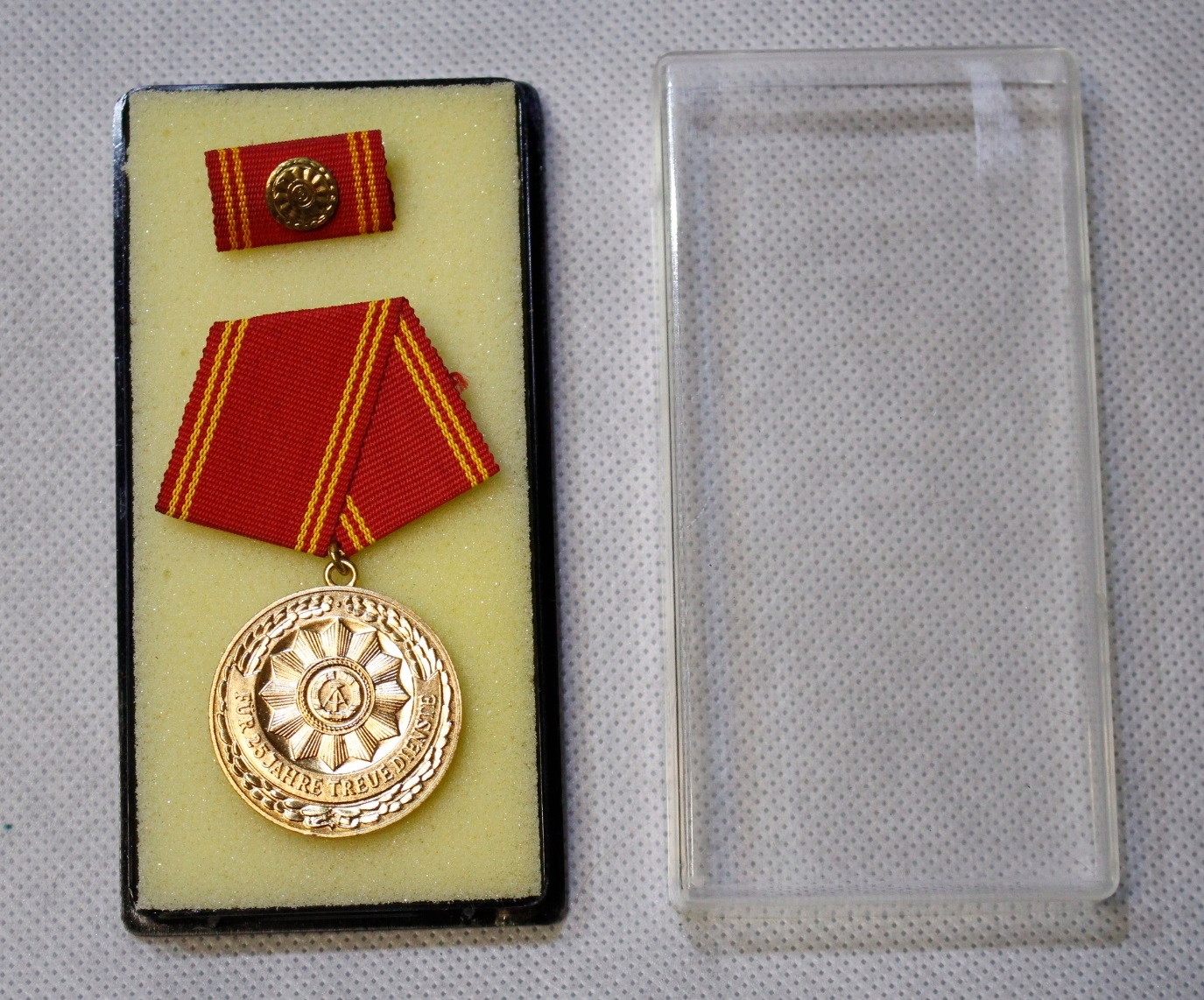 Medal DDR Volkspolizei 25 lat Służby Złoty