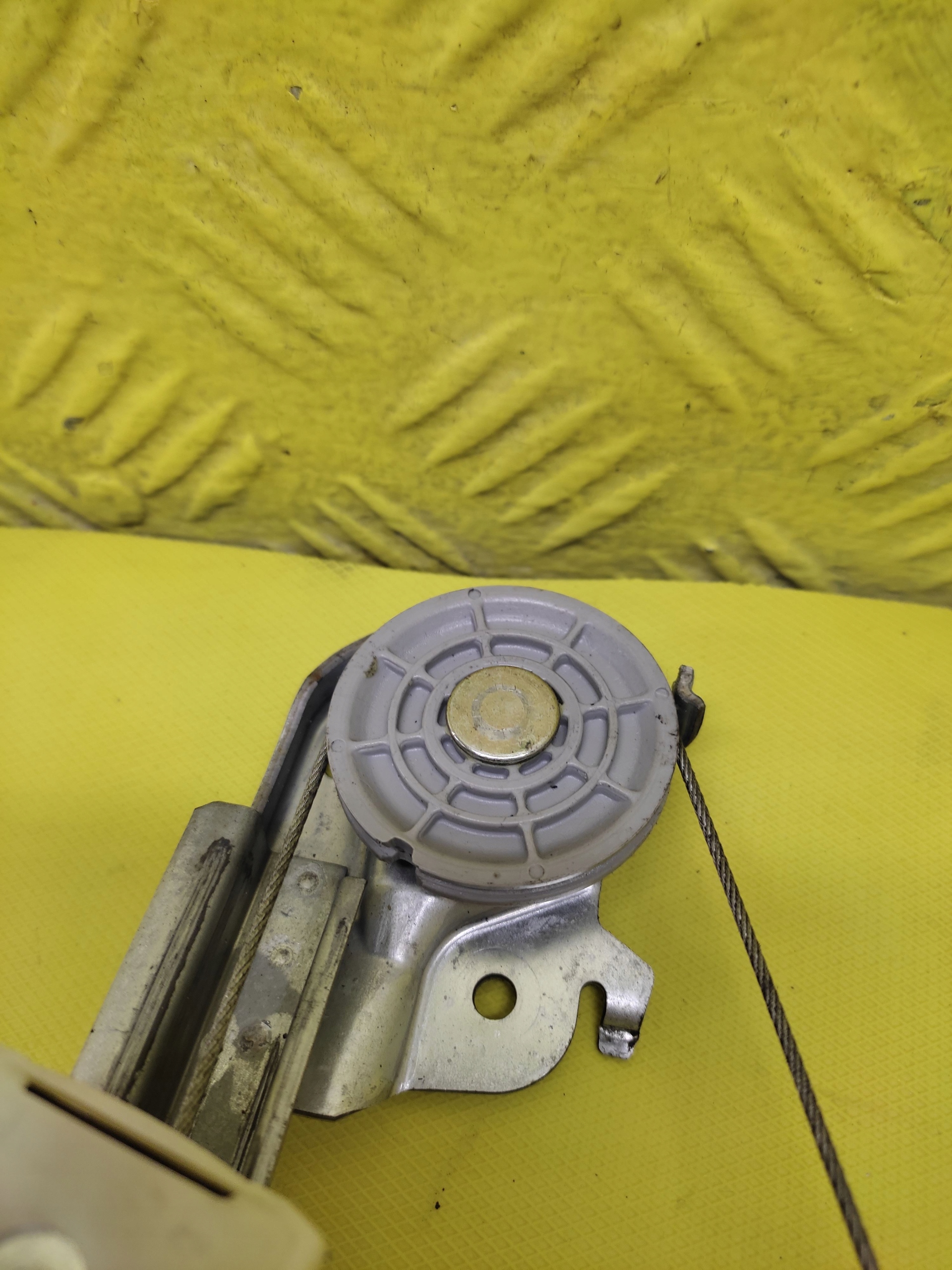 MERCEDES C220 window regulator left rear part