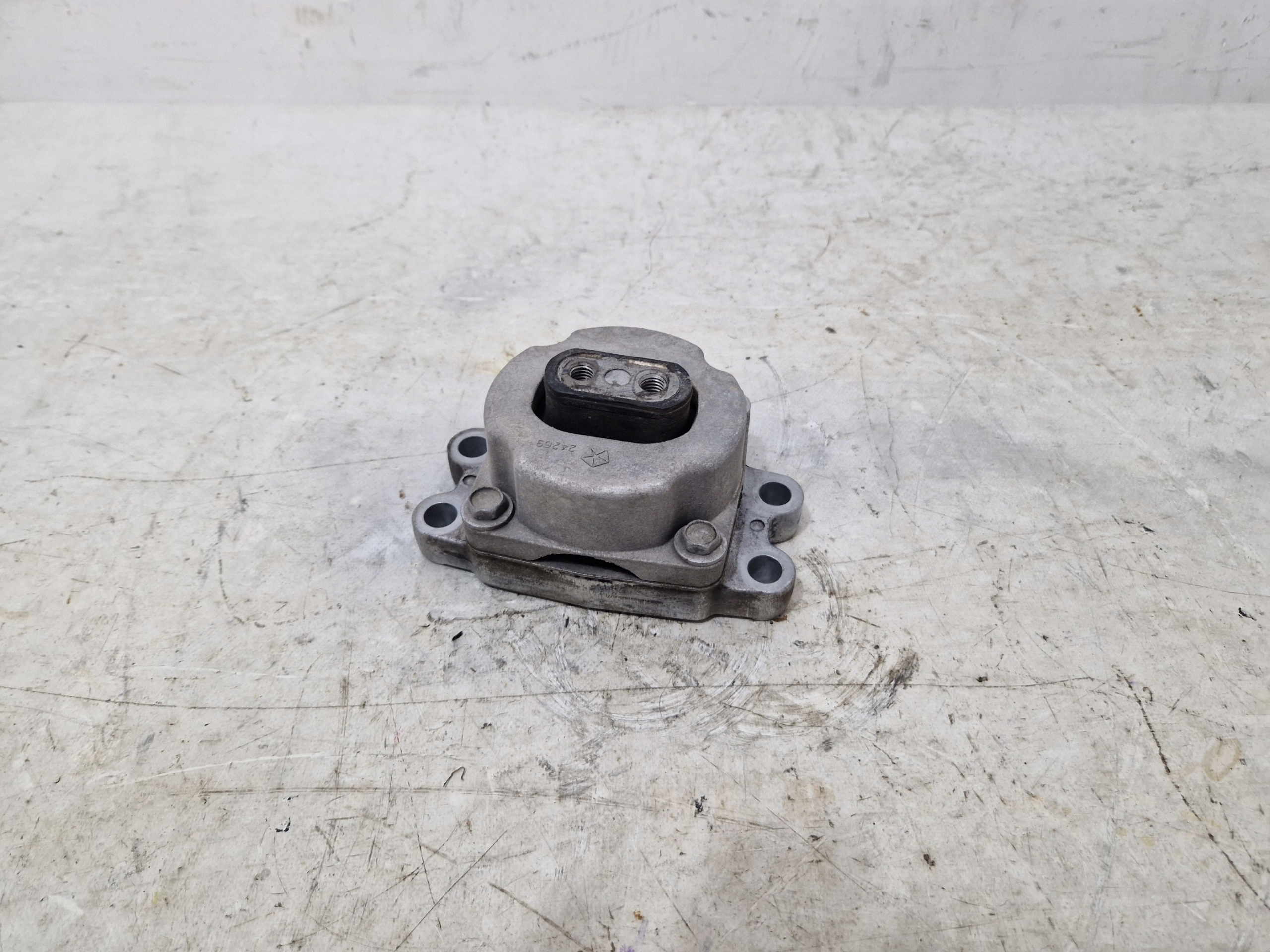 DODGE CHARGER CHALLENGER 15- gearbox mount 05147160AA