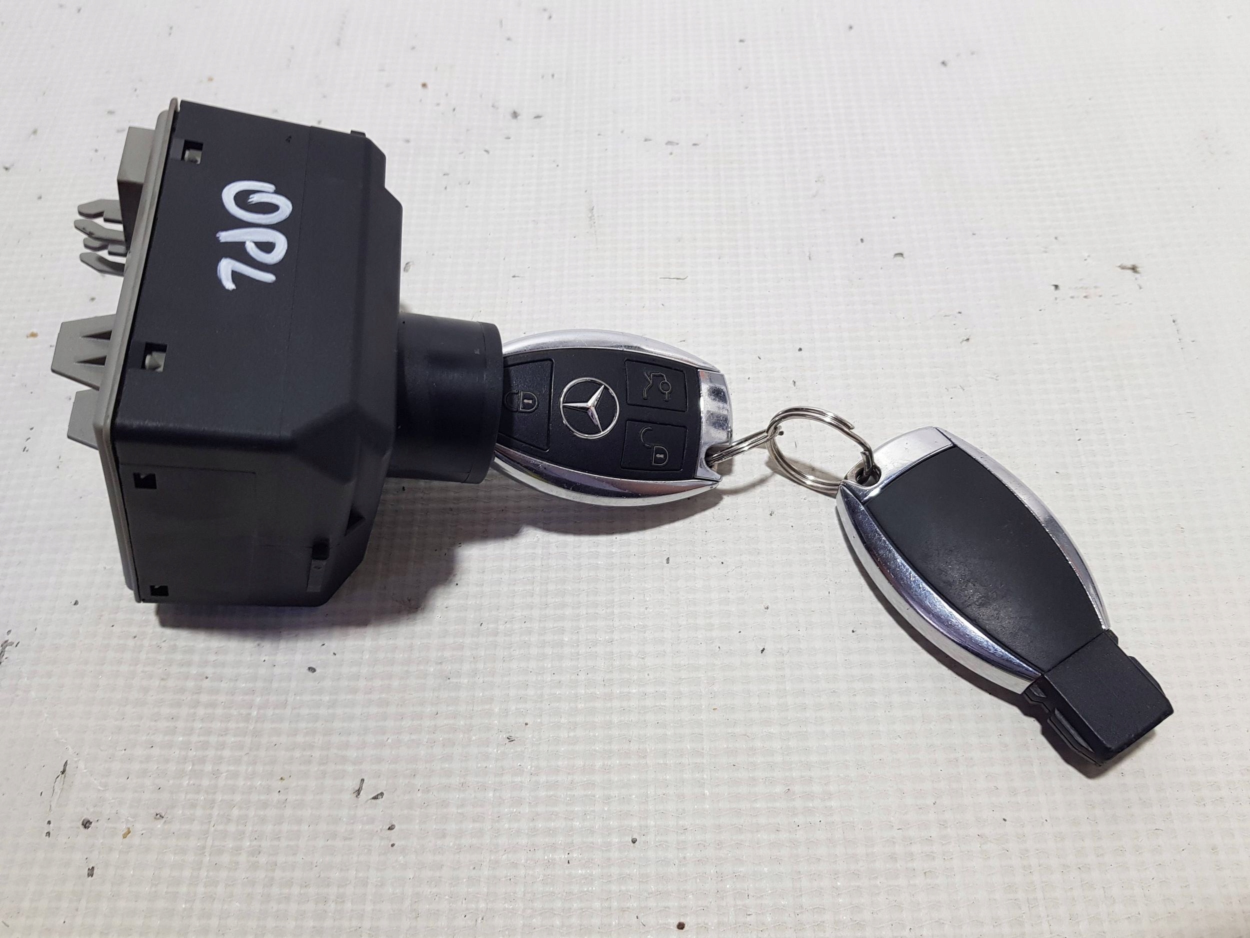 ignition + 2X key Mercedes CLA W117 W246 2469055501