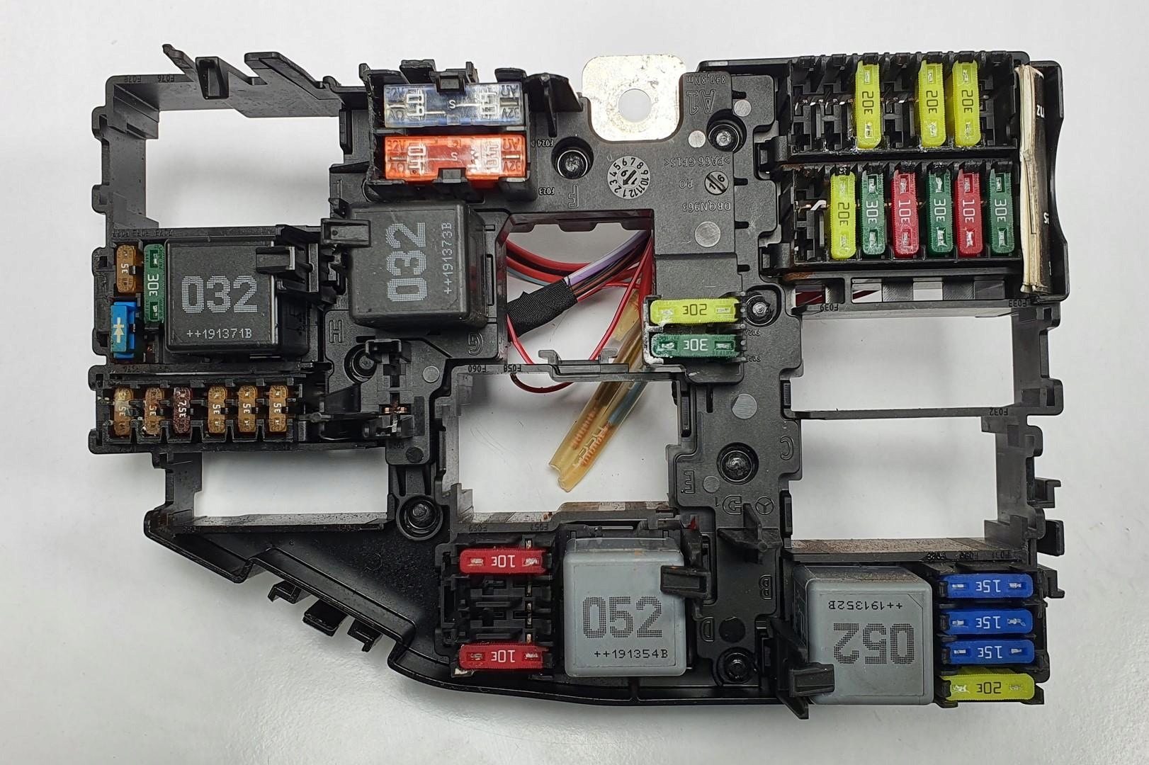 SKRZYNKA BEZPIECZNIKÓW MERCEDES W177 A1779069601