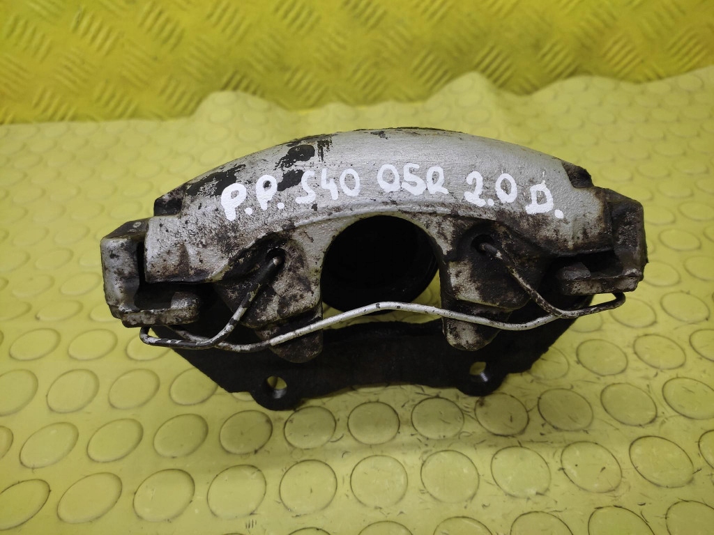 VOLVO S40 II 2.0 D caliper right front