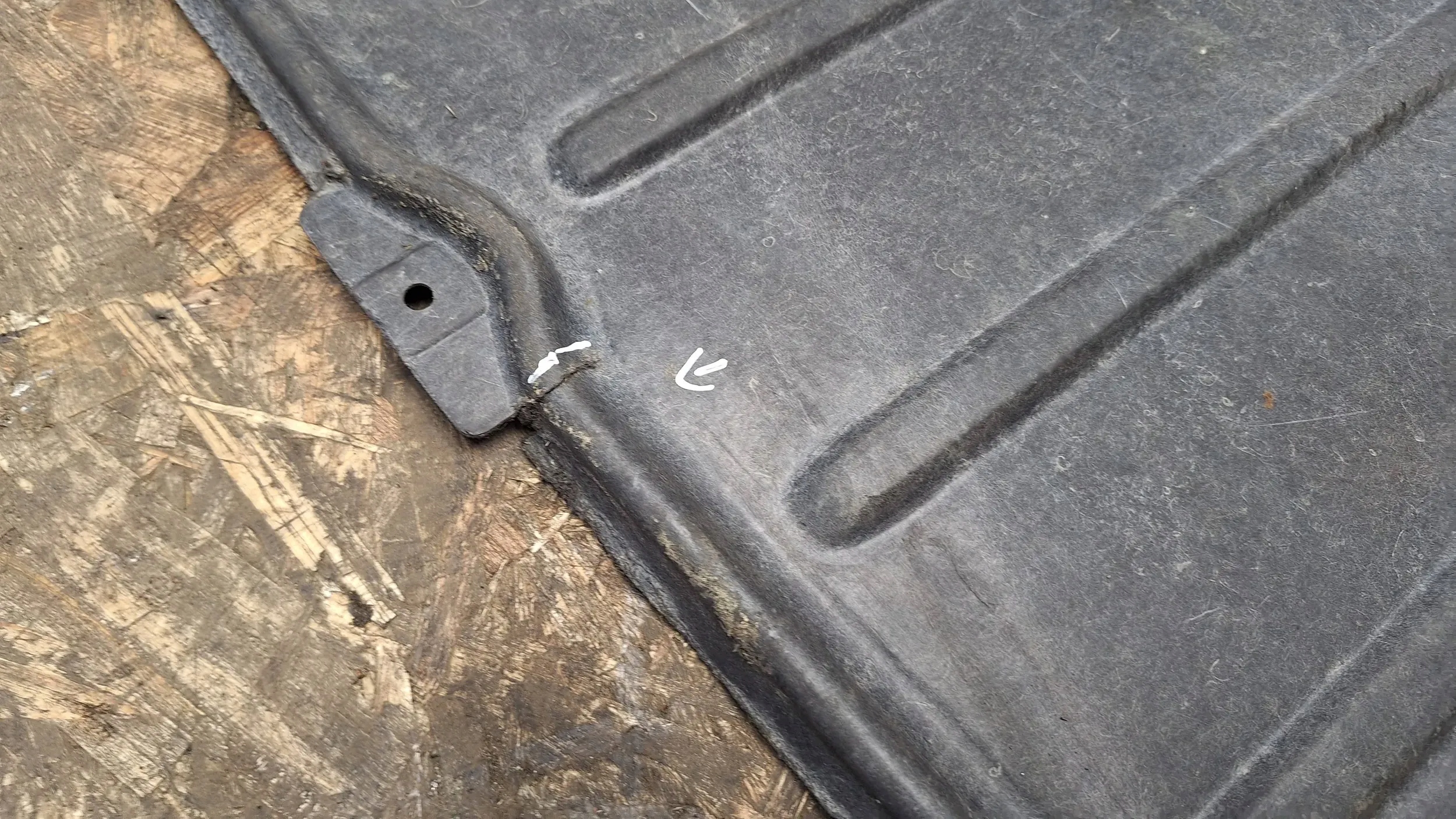 cover chassis 357825215 Volkswagen VW PASSAT B3