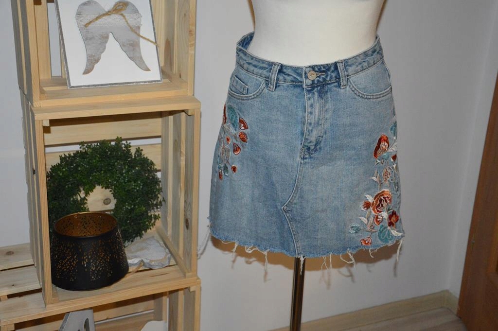 11 DENIM SPÓDNICZKA JEANSOWA Z HAFTEM KWIATY 38