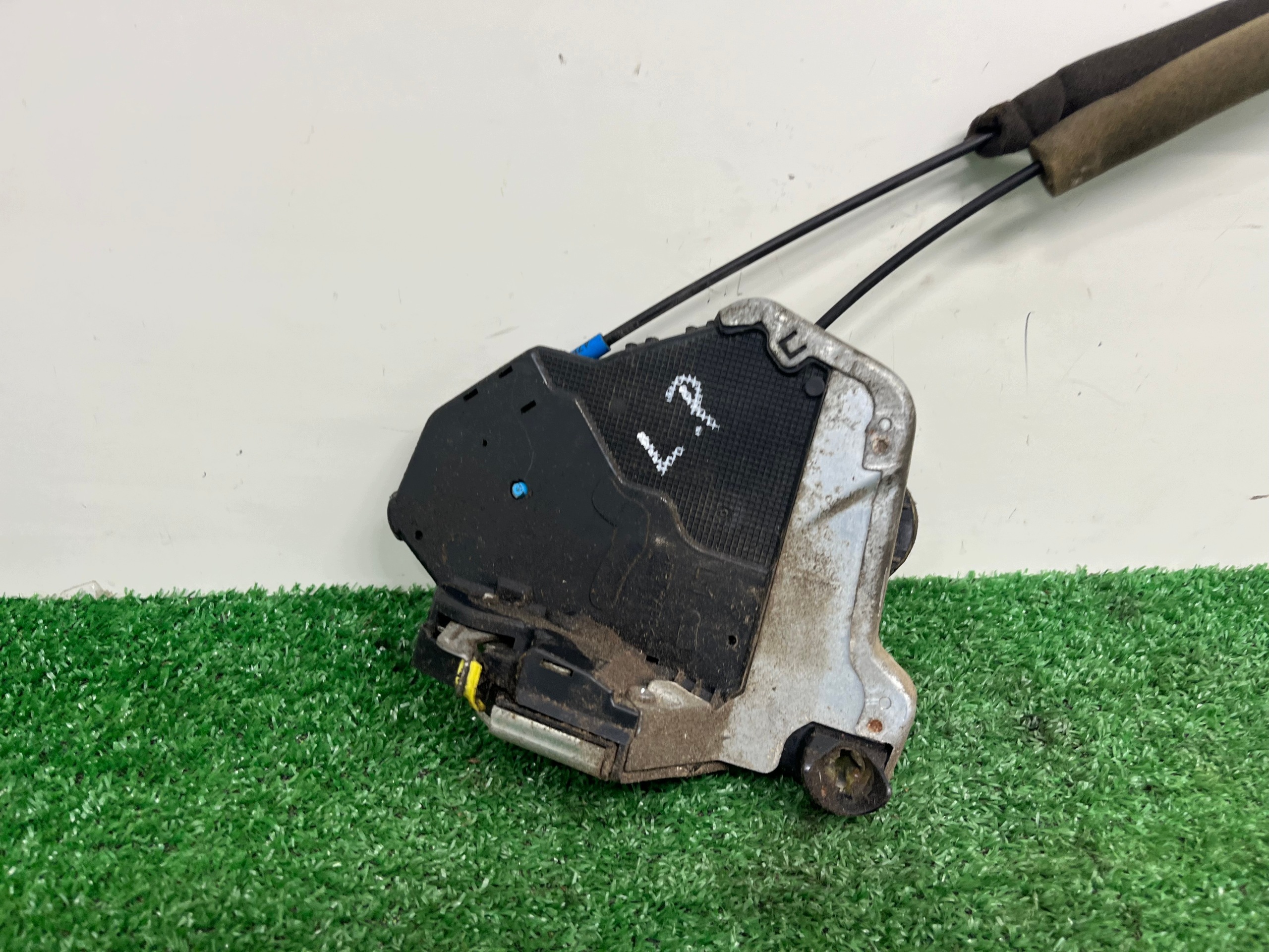 lock door left front LEXUS IS 220D