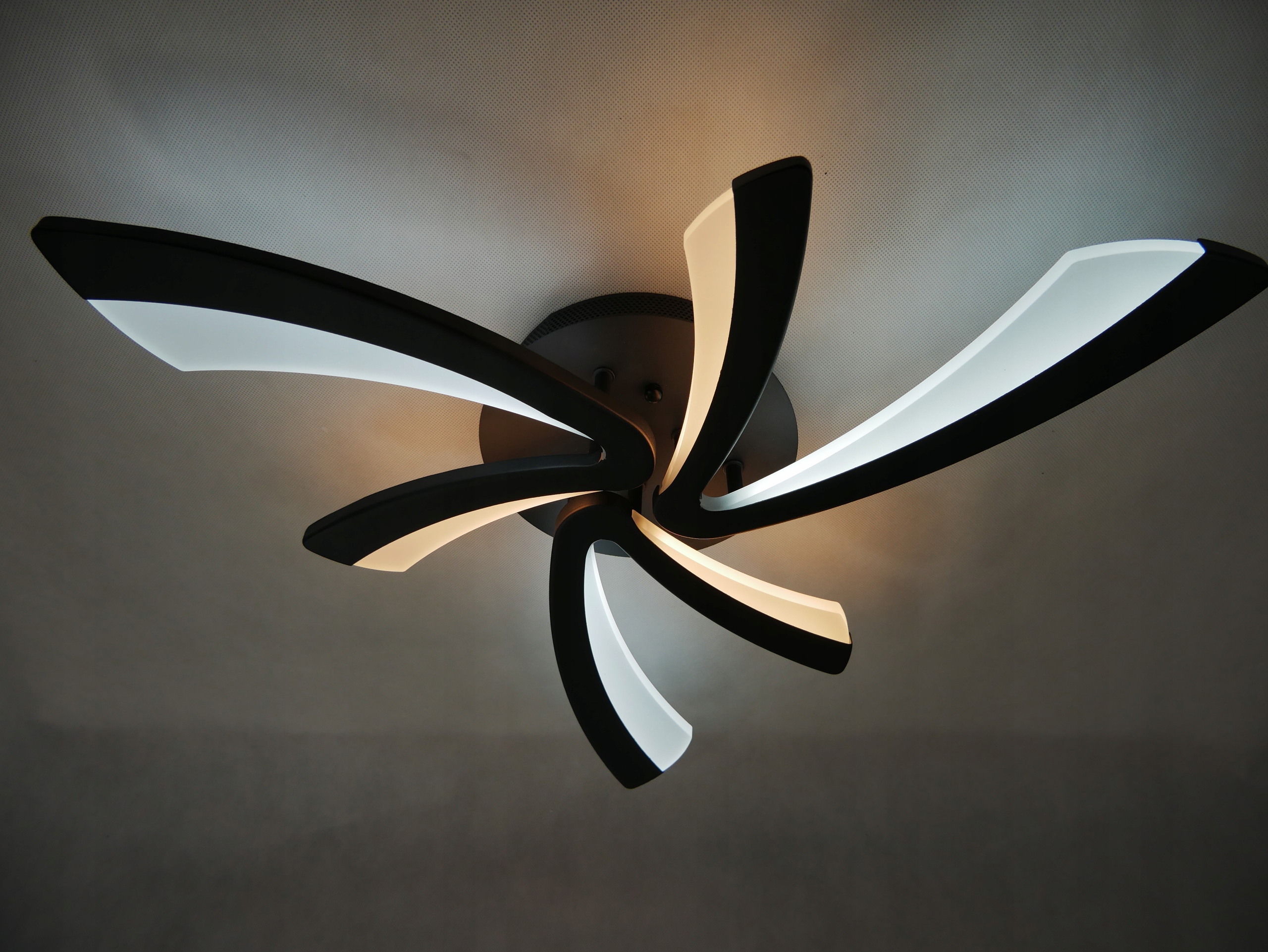 LAMPA LED LAMPA SUFITOWA PLAFON ŻYRANDOL EKO LED + Pilot Kolor biały czarny