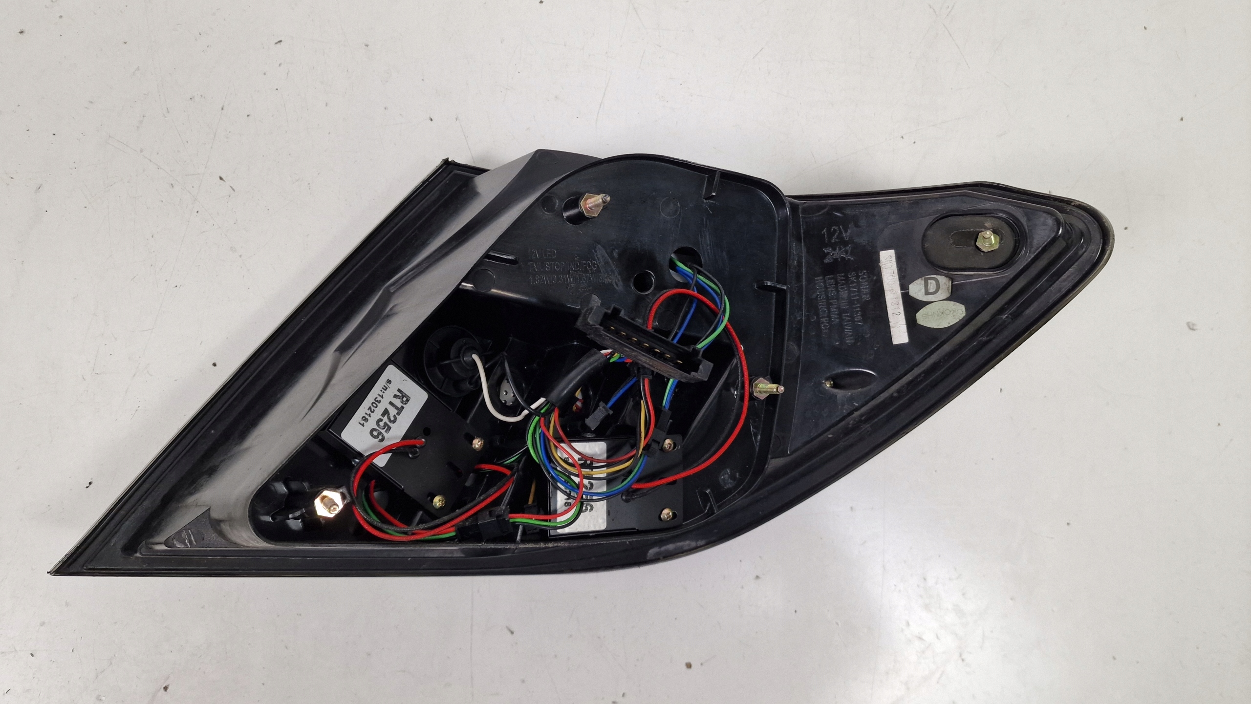 MERCEDES CKLASA W204 sedan left light rear part SONAR