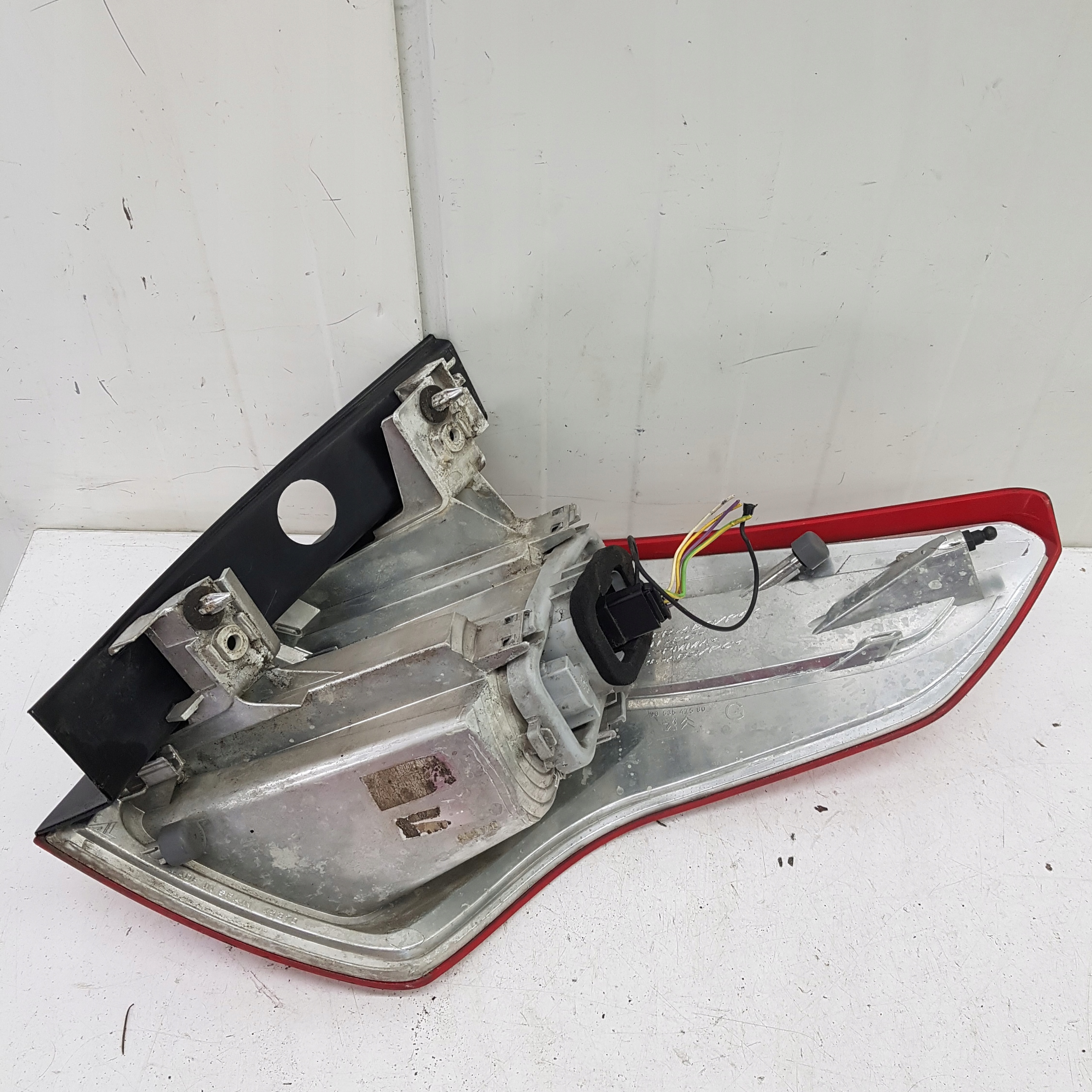 light left rear CITROEN C4 PICASSO 1 does not have WKLADU lights!!