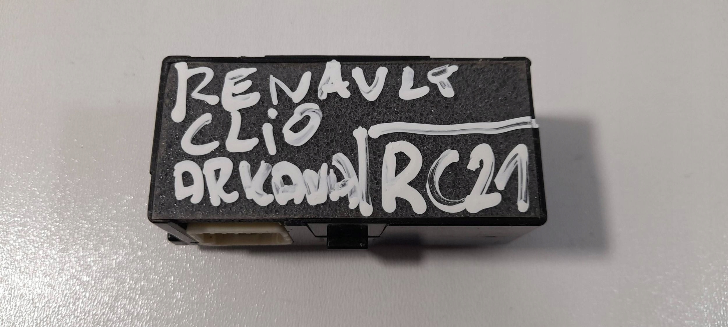 Renault Arkana Clio switch SOS 253B02980R (RC21)