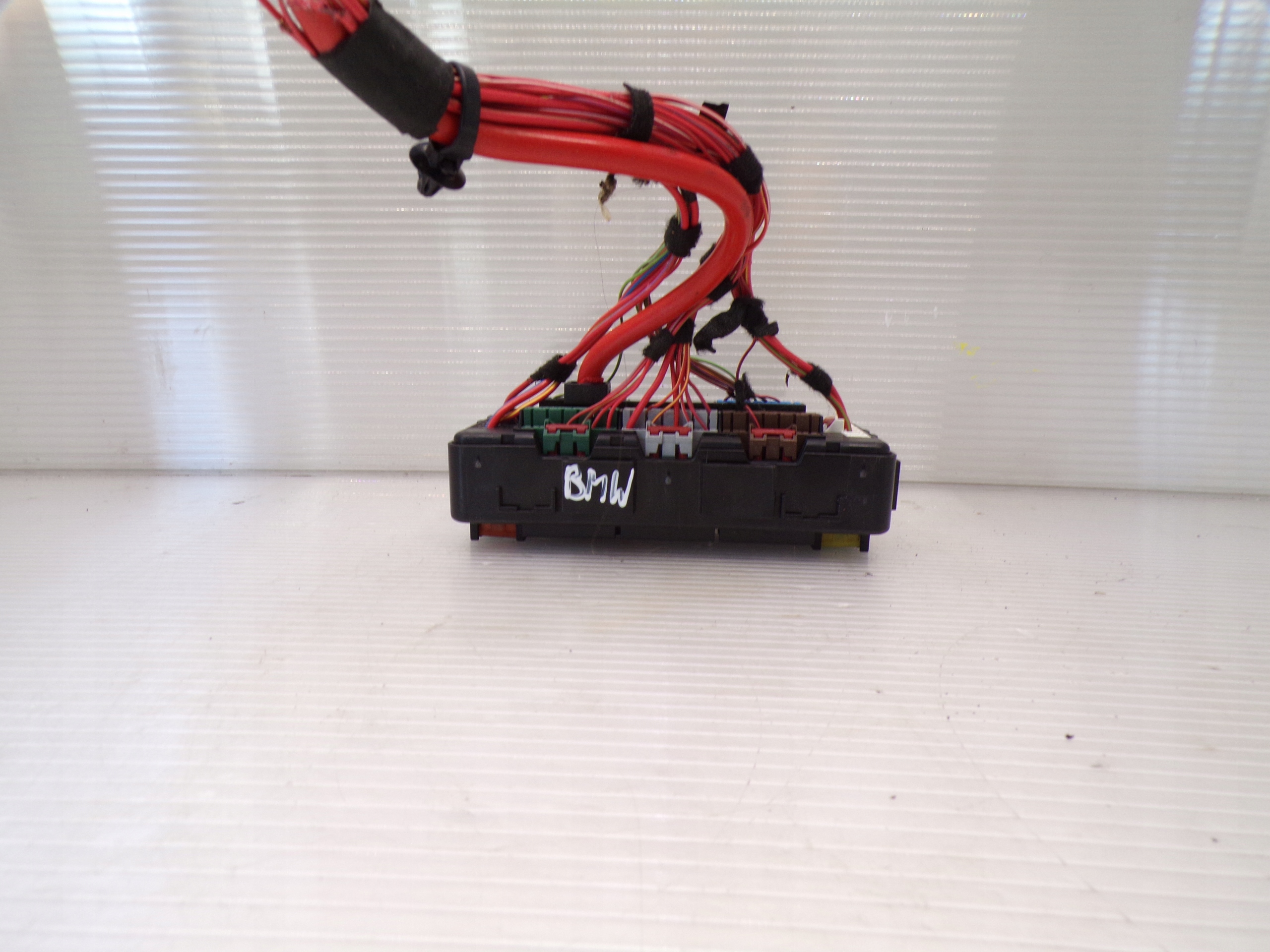 SKRZYNKA BEZPIECZNIKÓW BMW F30 F31 F32 9389068