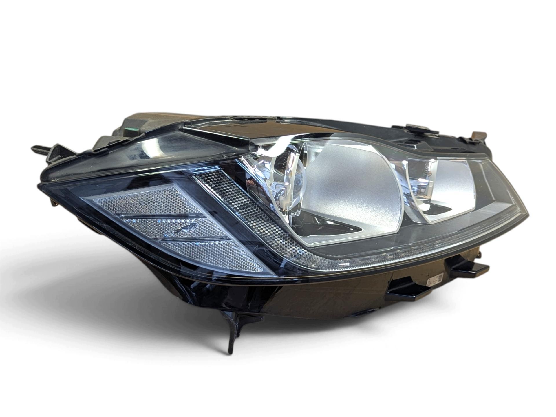 light Xenon front right side Jaguar XF 2 260 2016 GX63-13W029-DJ